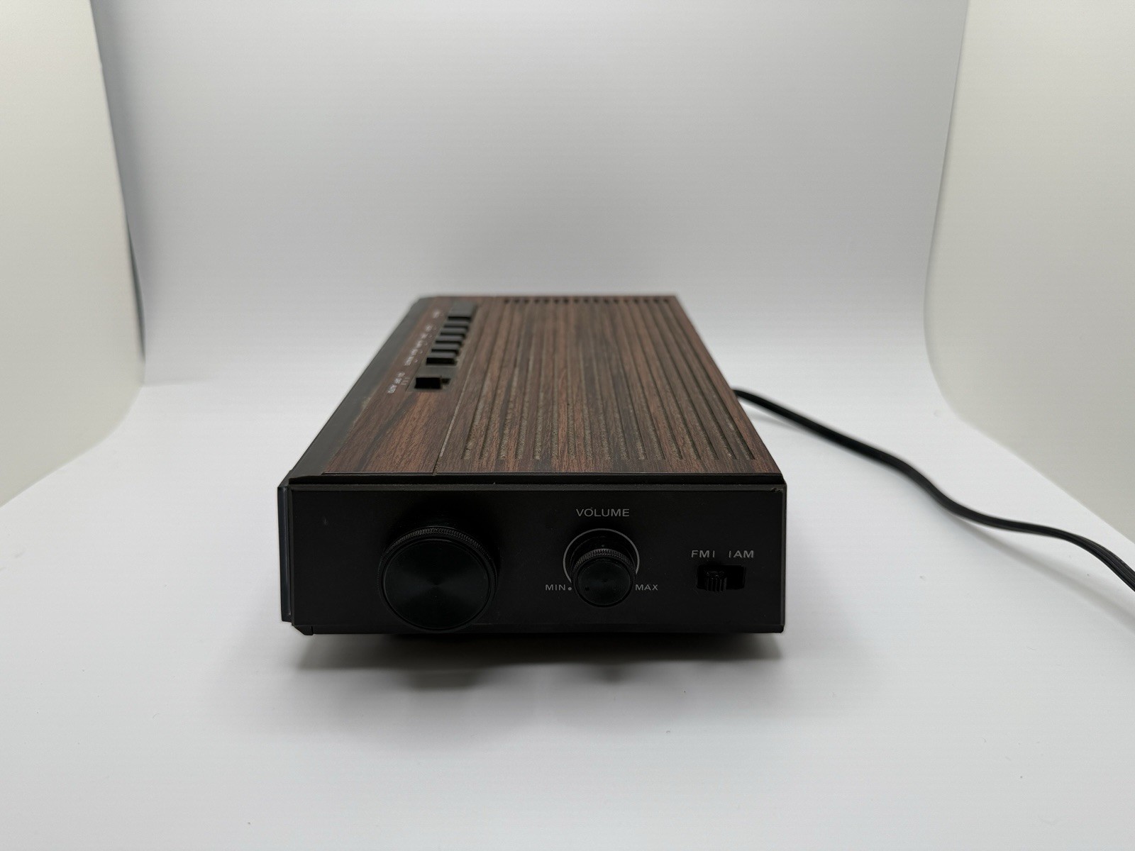 Vintage LLOYD’S AM/FM Electronic Digital Clock Radio J202B Wood Grain Tested