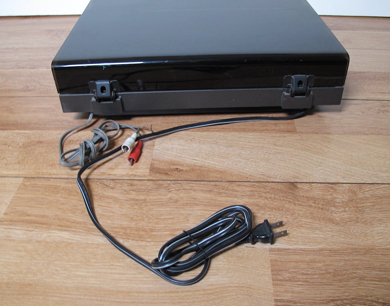 NAD 5120 Vintage Stereo Turntable – Made in England – For parts only