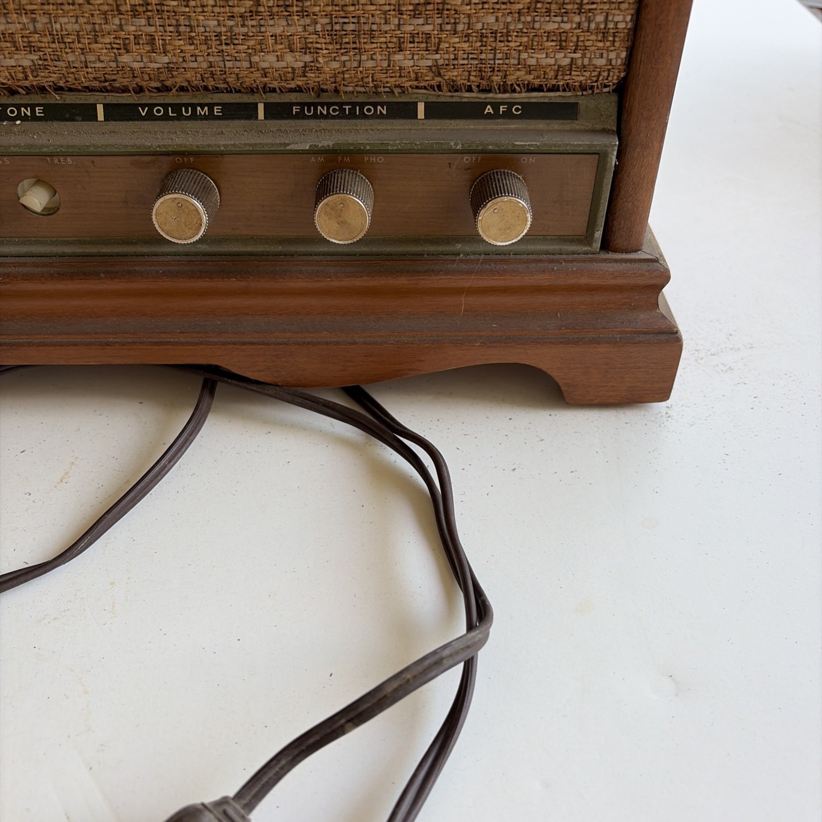 Vintage SEARS Silvertone AM/FM Table Radio Wood Cabinet Missing A Knob