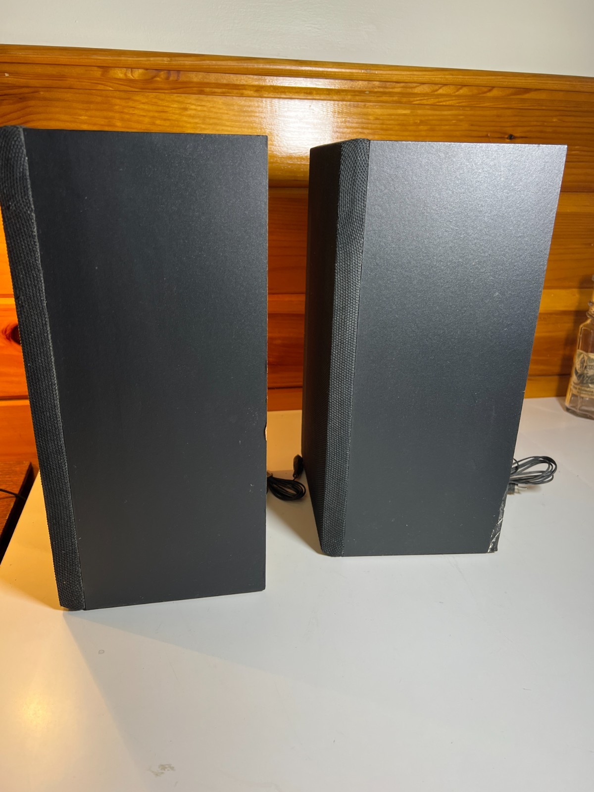 Vintage Bookshelf 1980s 80s Mesh Net Speakers Pair 2 Way RCA Male Plug Plugs