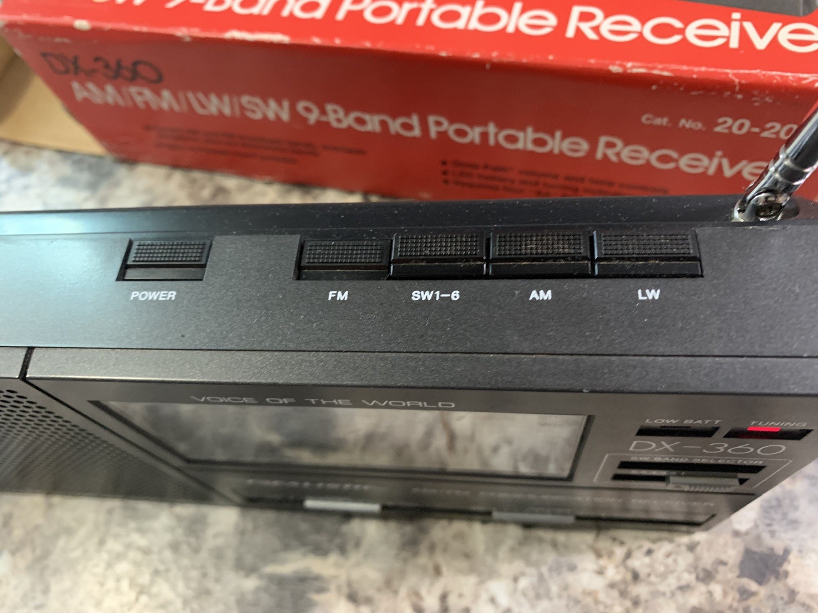 Realistic Voice Of The World DX-360 AM/FM Receiver Model No. 20-208 Tested Good!