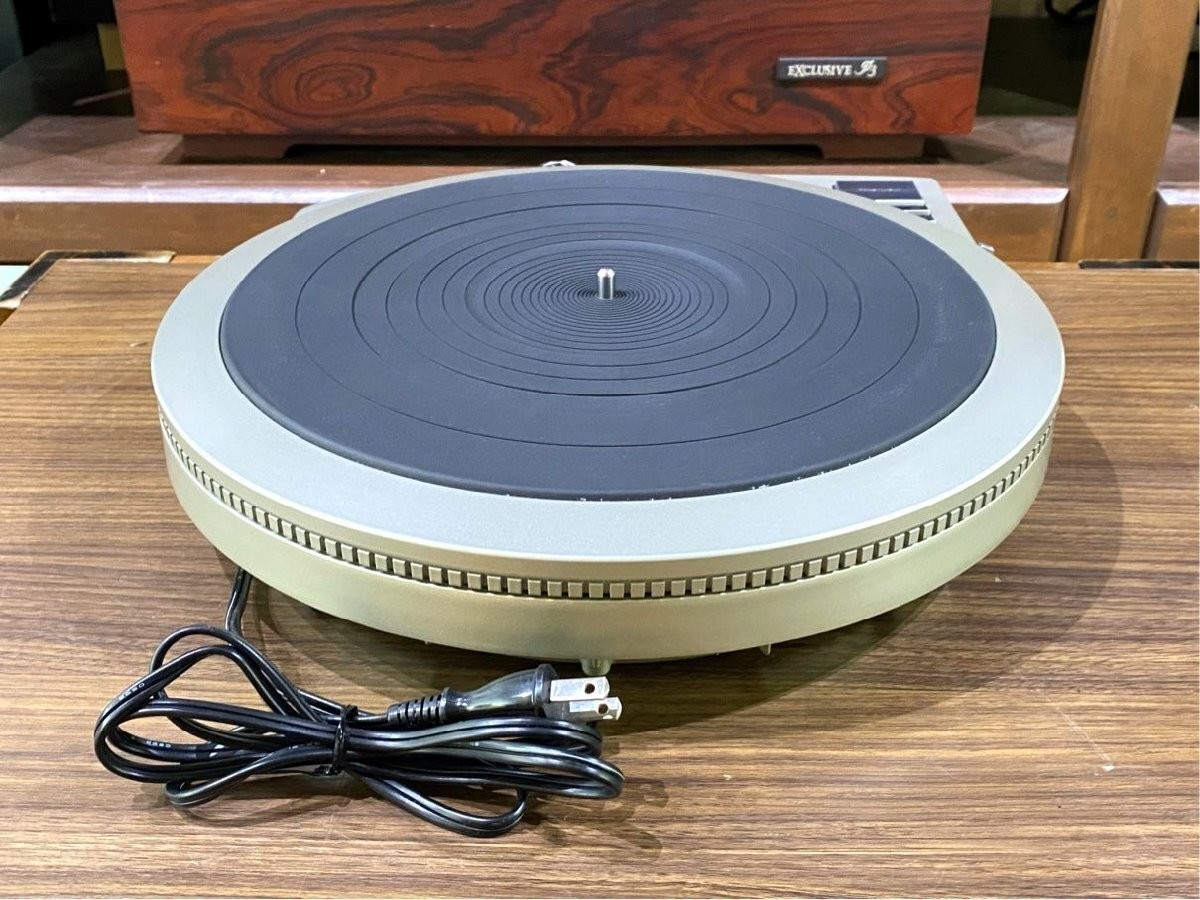 Technics SP-25 Turntable Quartz PLL DD Maintained and in very good condition