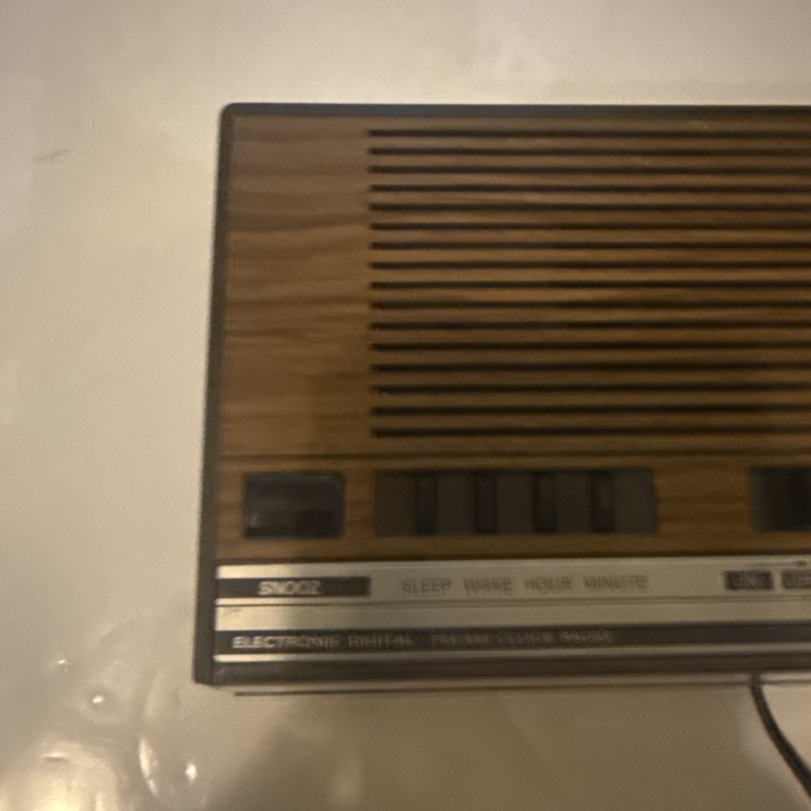 General Electric AM/FM Alarm Clock Radio Mod# 7-4624B Wood Grain WORKS See Video