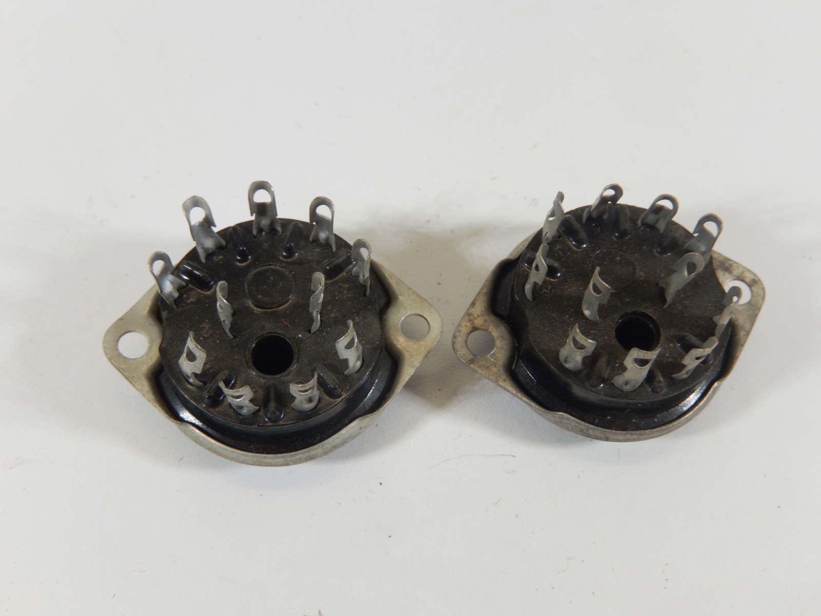 VINTAGE NOS LOT OF 3 UNBRANDED 11 PIN ACCESSORY TUBE SPEAKER SOCKETS & PLUG