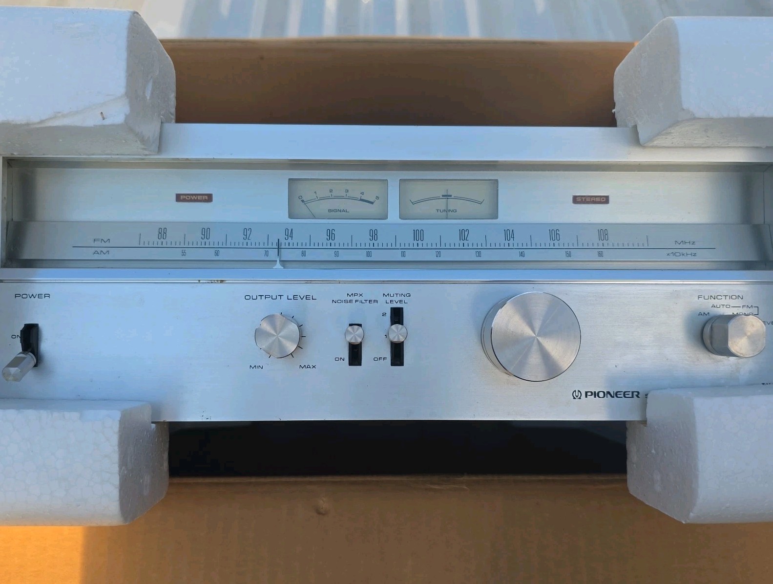 Vintage Pioneer Stereo Tuner Model TX-9500 in Original Box
