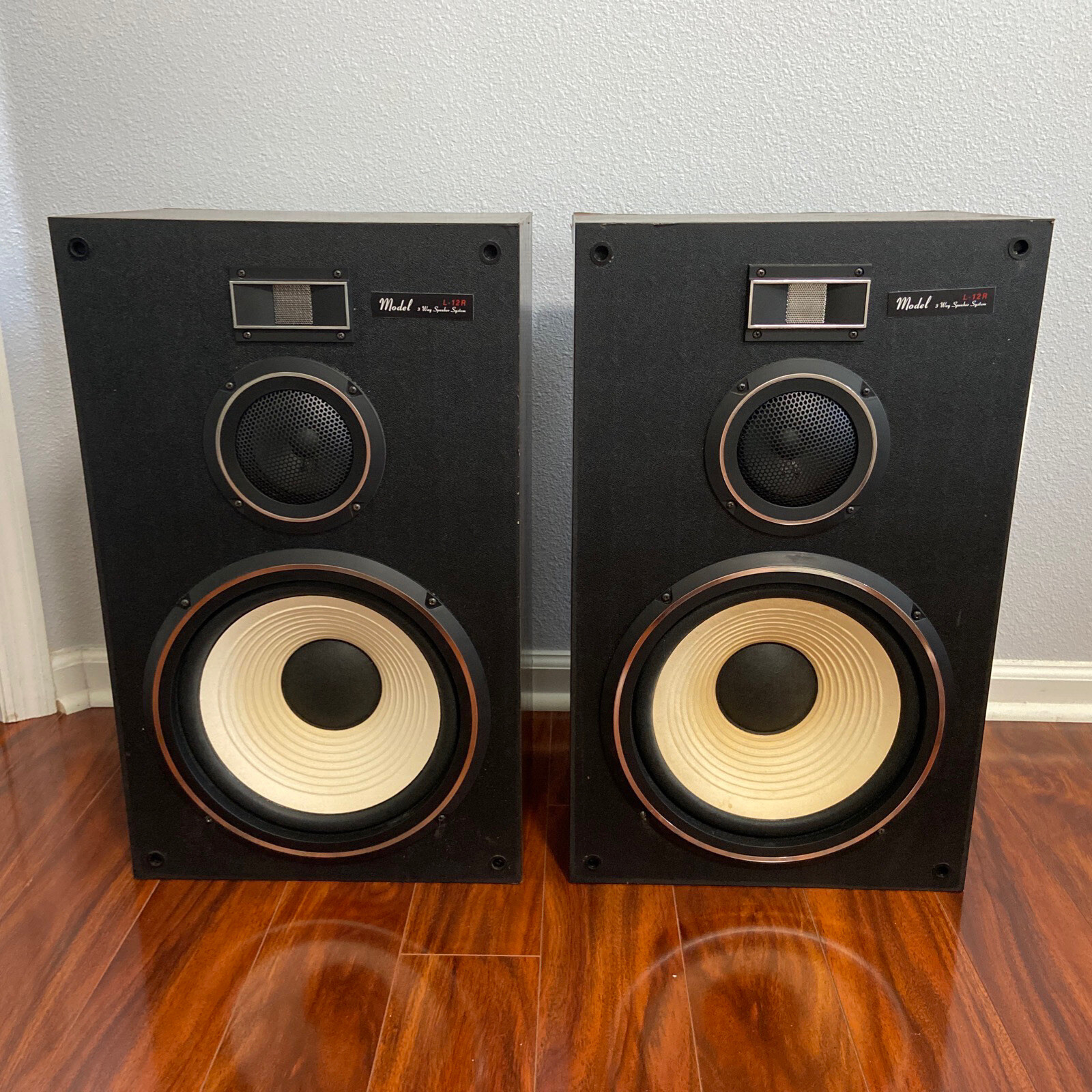 VERIT L -12 R . 3 WAY HIGH FIDELITY SPEAKERS SYTEM 12″ WOOFER