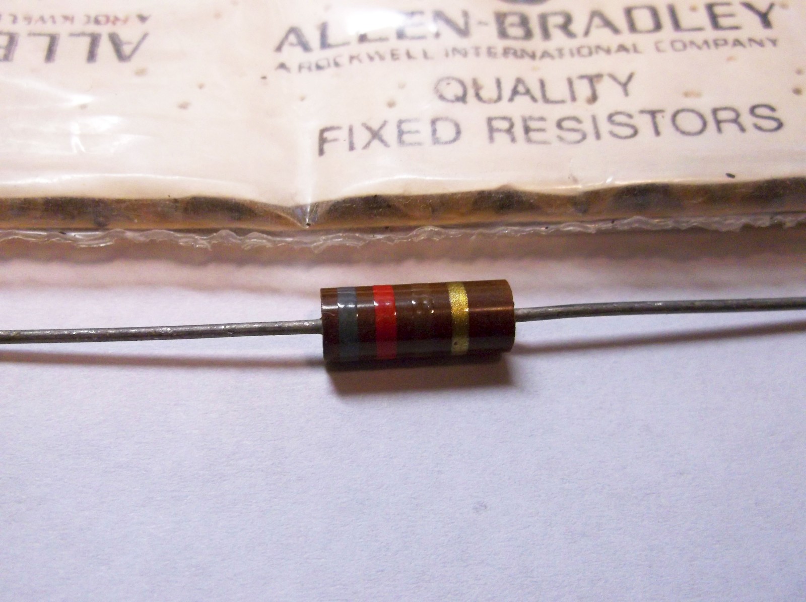 1 Allen Bradley Carbon Comp Resistor 820 ohm 1W 5%