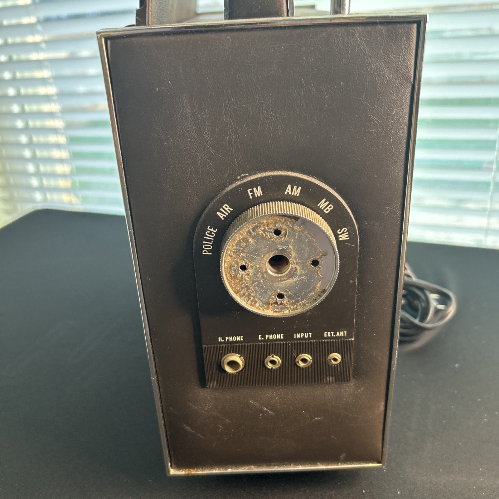Vintage Soundesign Six Band Radio Model 2660B Working. (A)