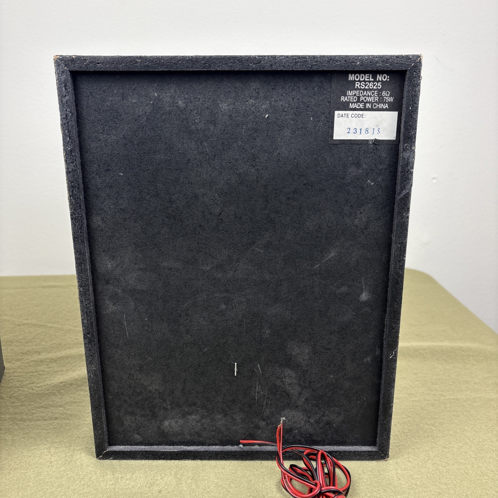Pair of RCA RS2625 Bookshelf Stereo Speakers – Tested & Working