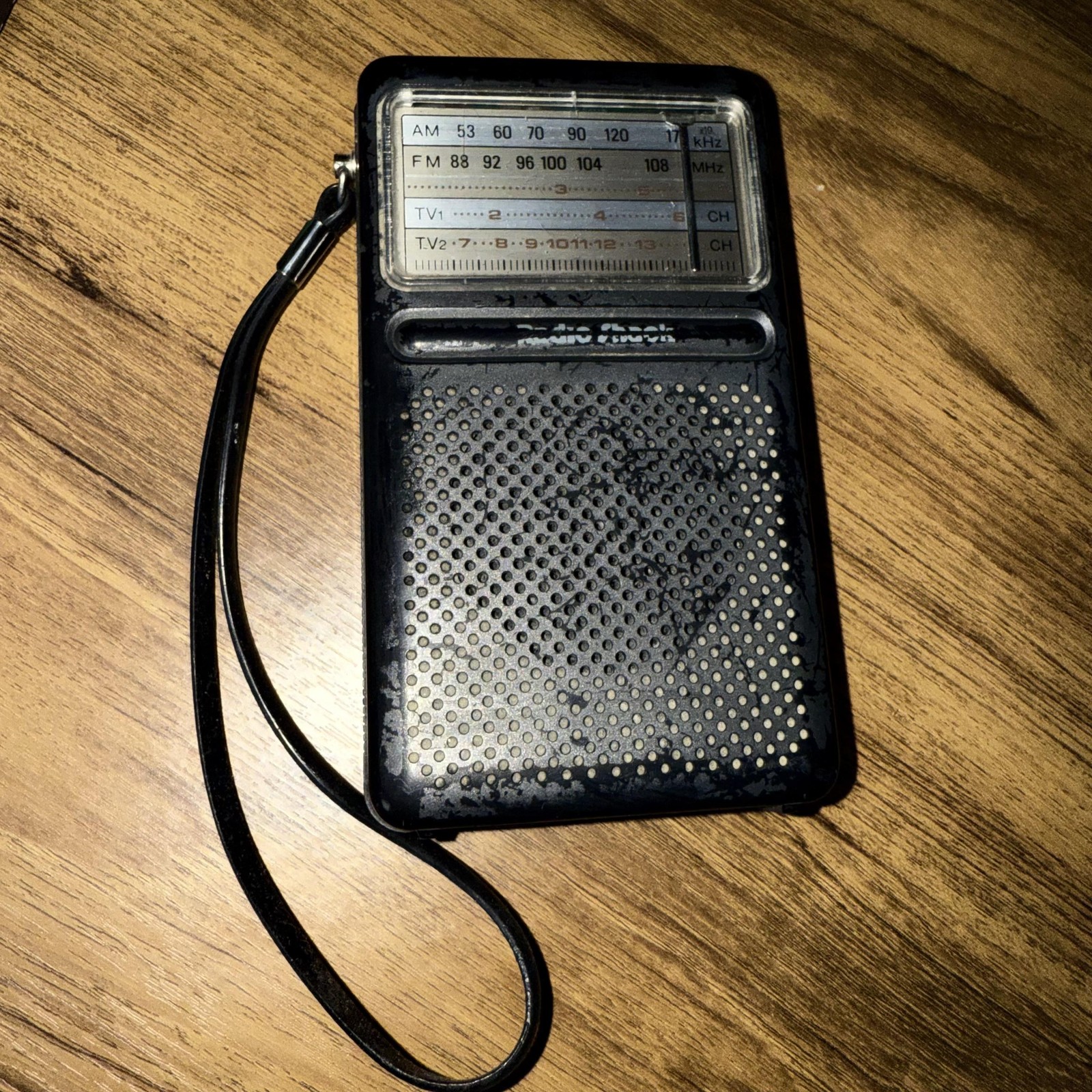 Vintage RadioShack Portavision Pocket Radio AM FM VHF TV Sound 12-614 -TESTED