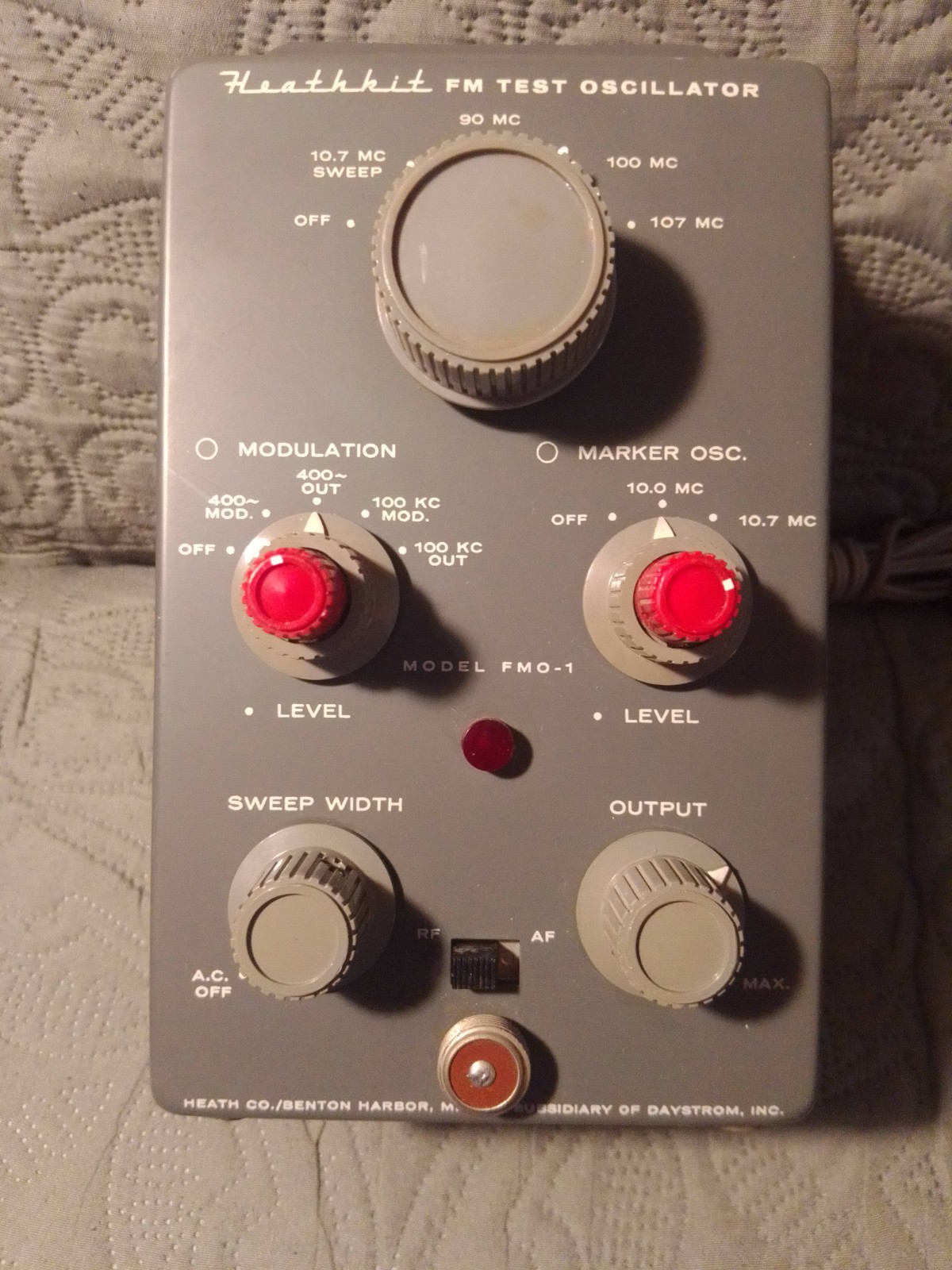 HEATHKIT FMO-1 FM TEST OSCILLATOR w/ MANUAL mf/ HAM RADIO