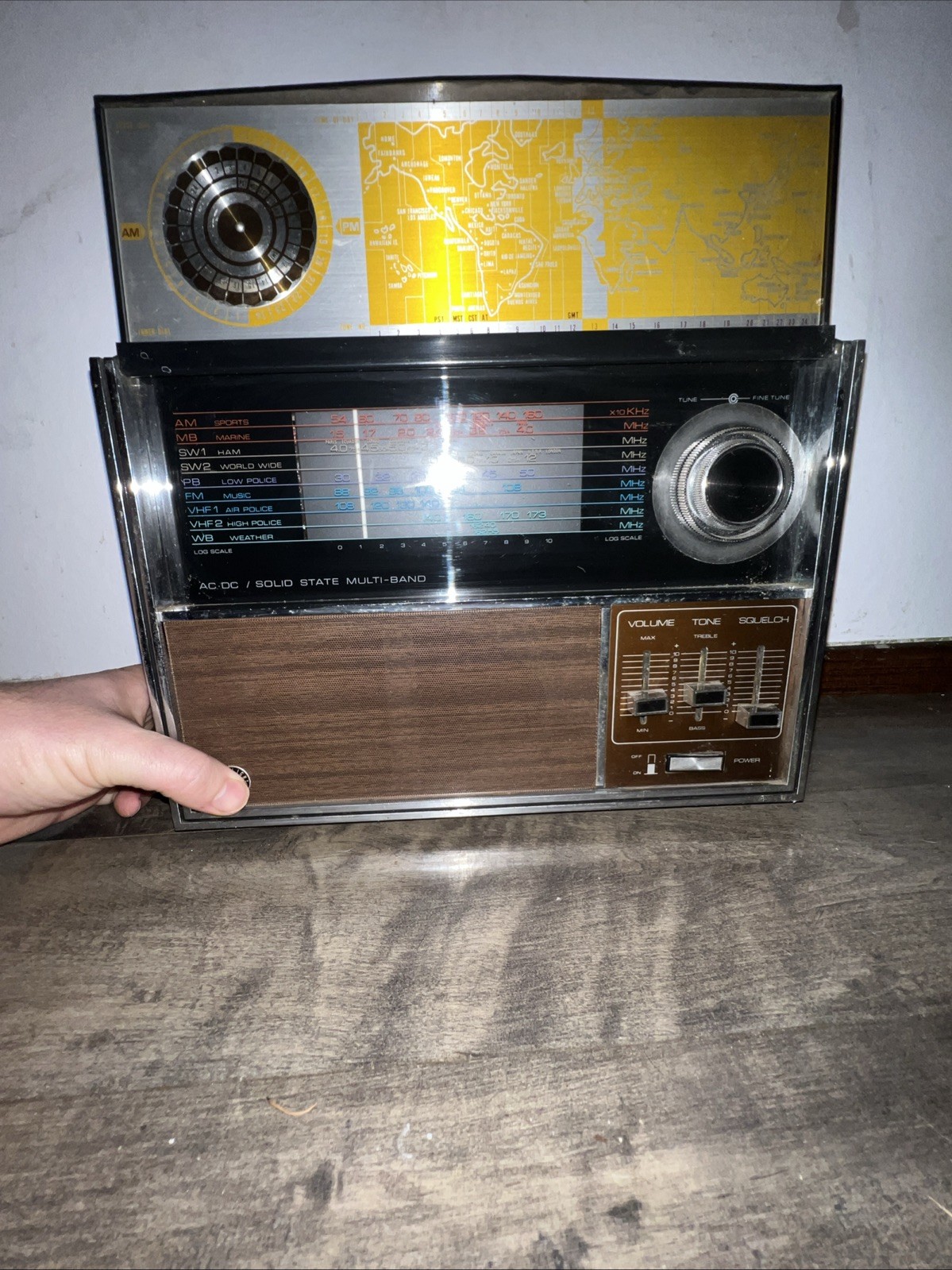 Vintage TrueTone MNM3386A-37 Solid State Multi Band Battery/AC Radio WORKS!