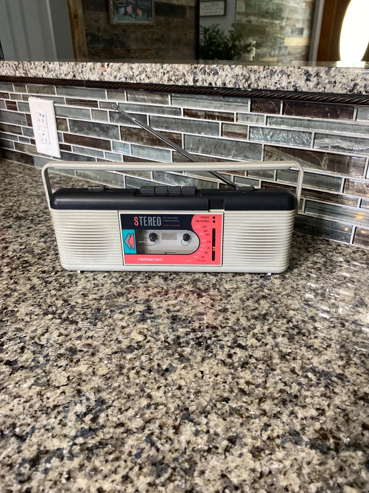 Soundesign Radio Cassette AM/FM/Stereo 80’s Model 4611SGY radio works tape drags