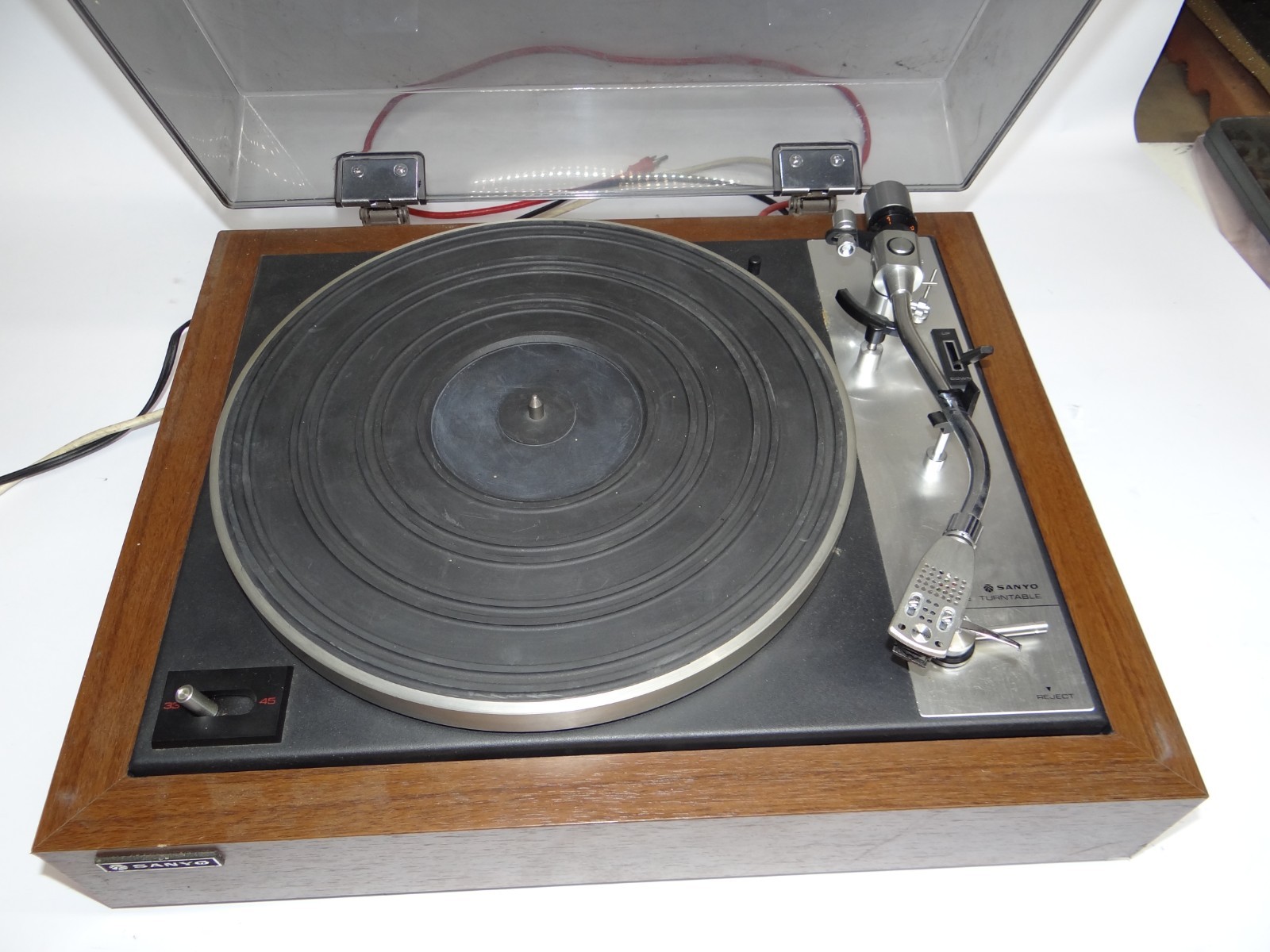 VINTAGE MADE IN JAPAN BELT DRIVE SANYO TURNTABLE TP 600SA With Wood Plinth