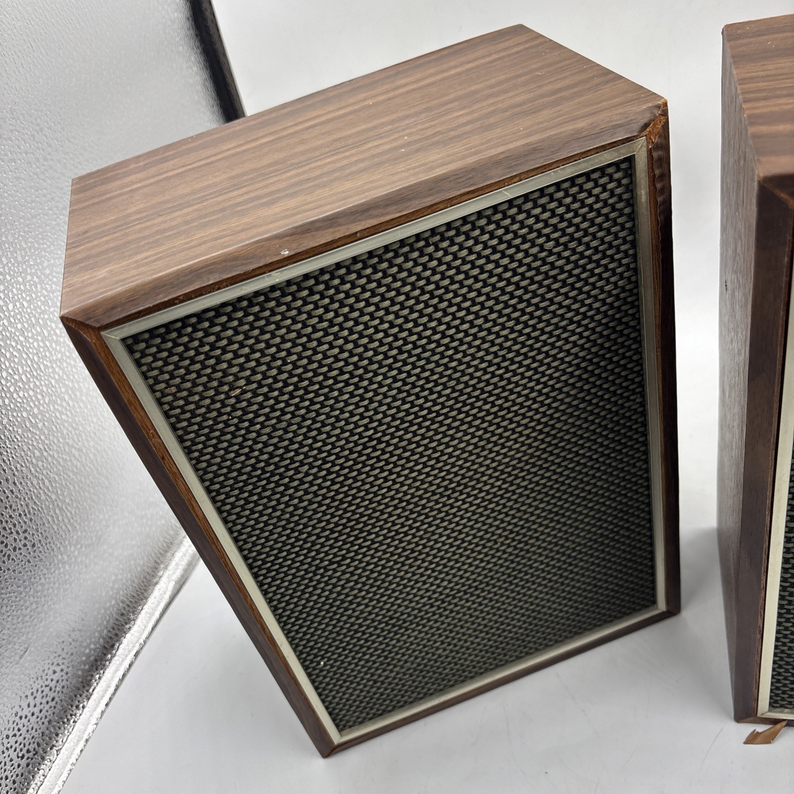 Vintage Soundesign Book Shelf 5 Inch Speakers 606 Set x2 (Tested Working) 10×8″