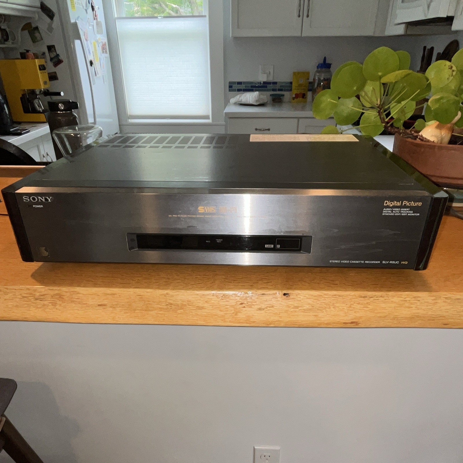 Sony SLV-R5UC VHS/S-VHS Stereo 4-Head Video Cassette Recorder VCR