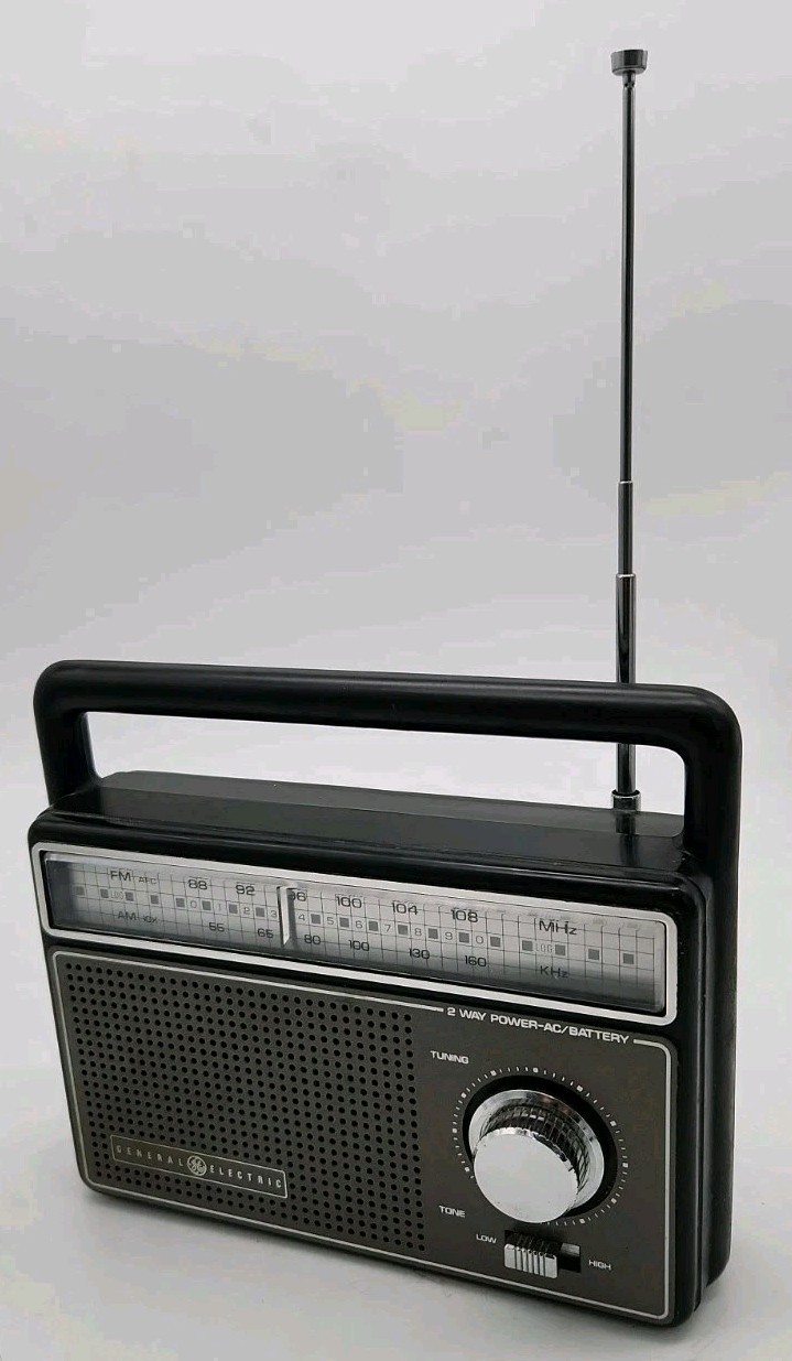 Portable Radio AM FM General Electric Solid State Two-Way Power 7-2825A Tested