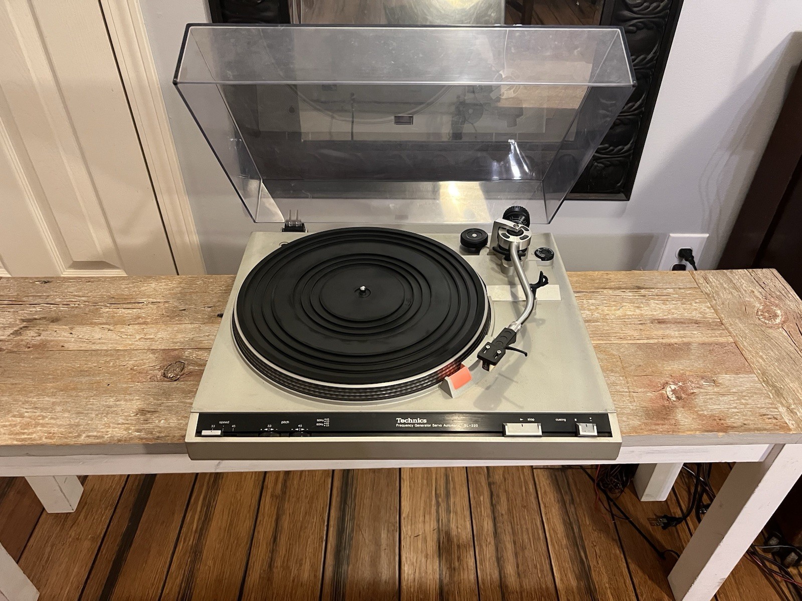 Vintage Technics SL-220 Turntable Record Player