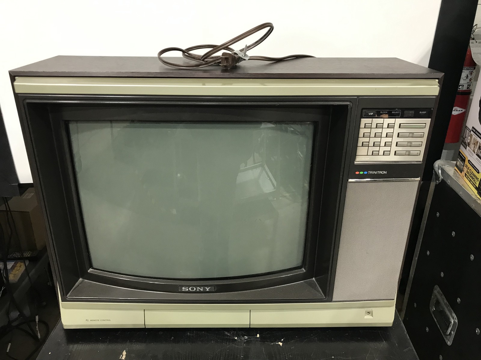 Sony KV-1976R Trinitron Vintage Television CRTV for Retro Gaming – No Remote