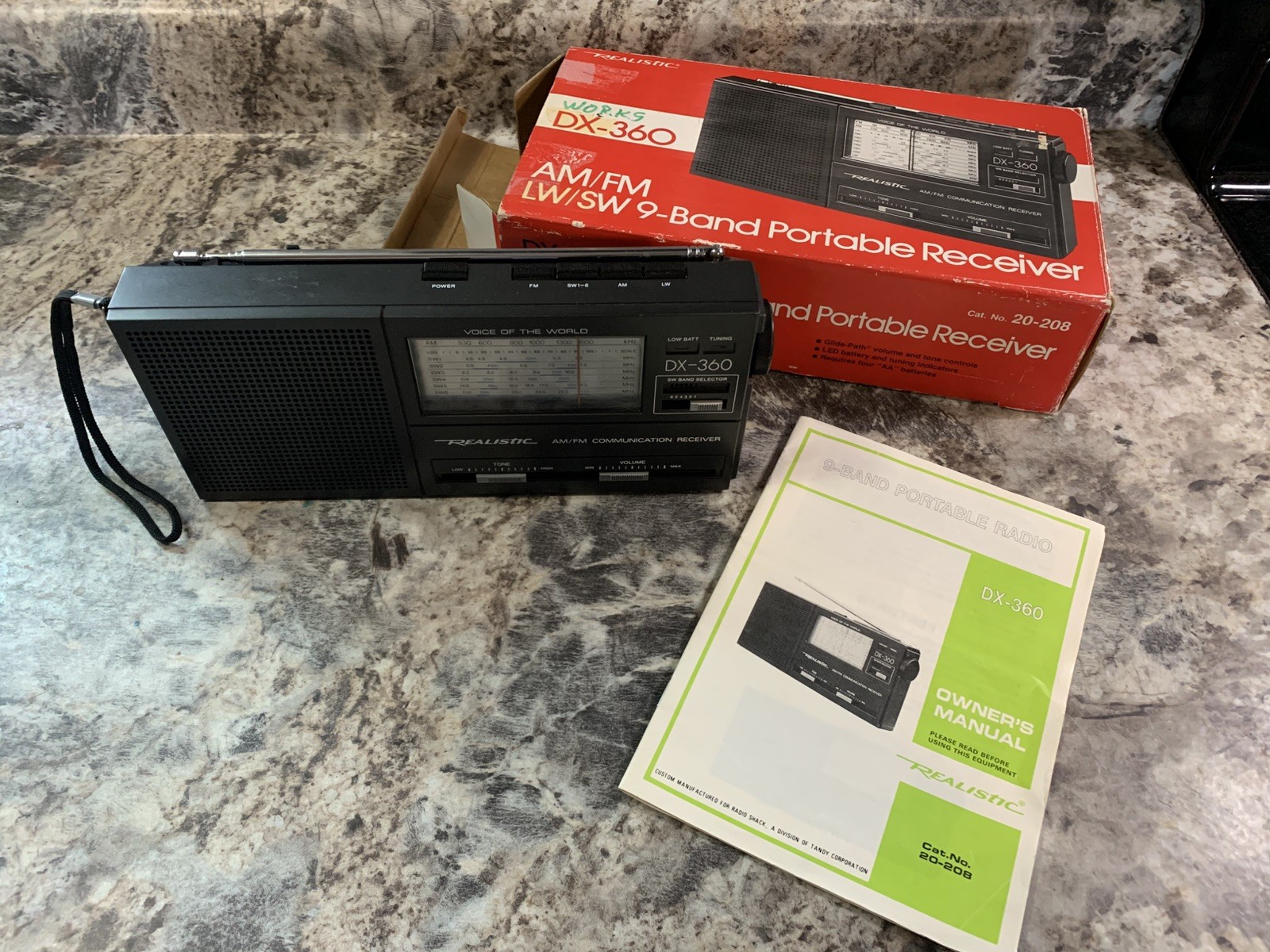 Realistic Voice Of The World DX-360 AM/FM Receiver Model No. 20-208 Tested Good!