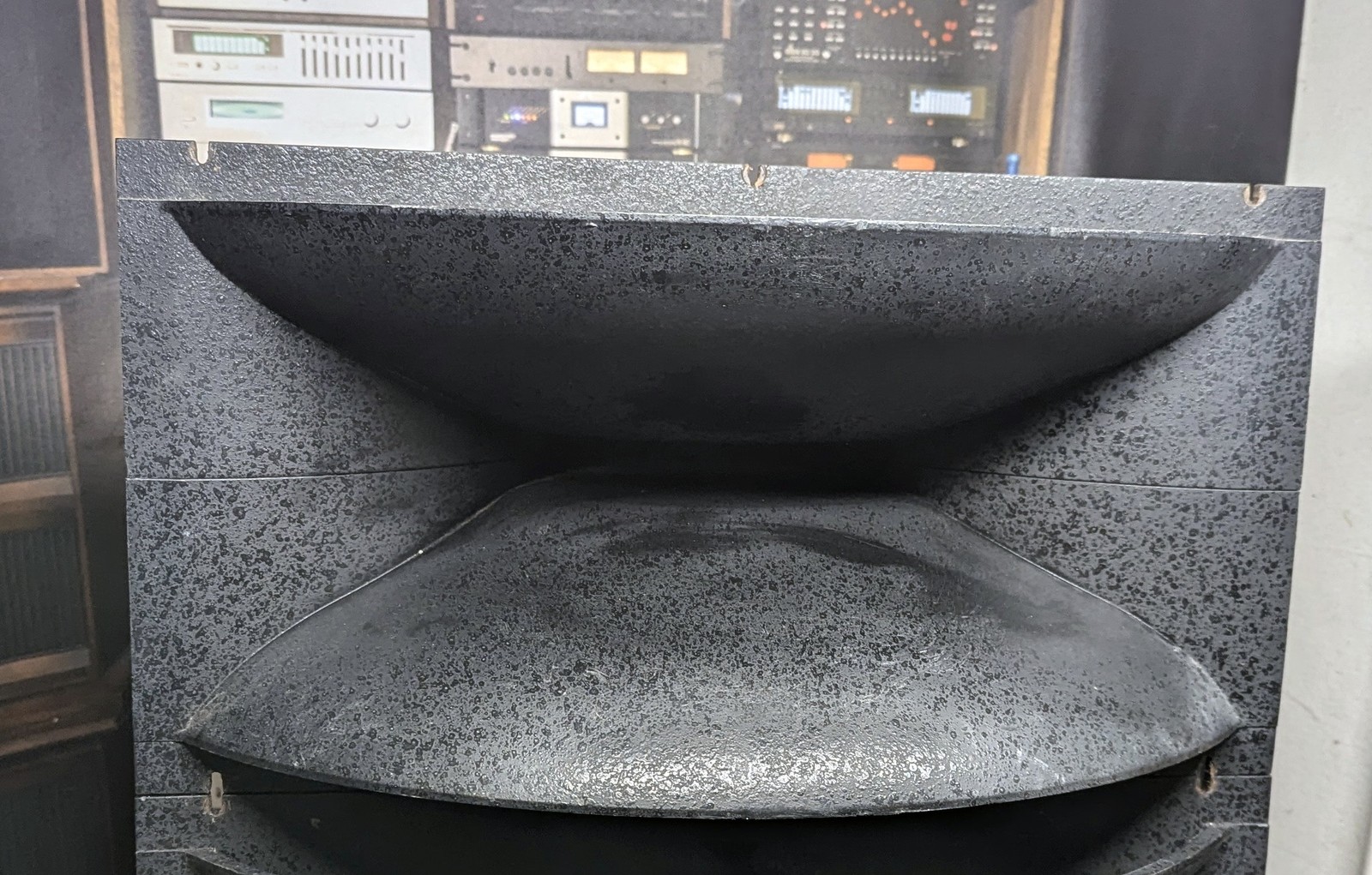 1 Peavey 22XT compression driver on large Peavey horn