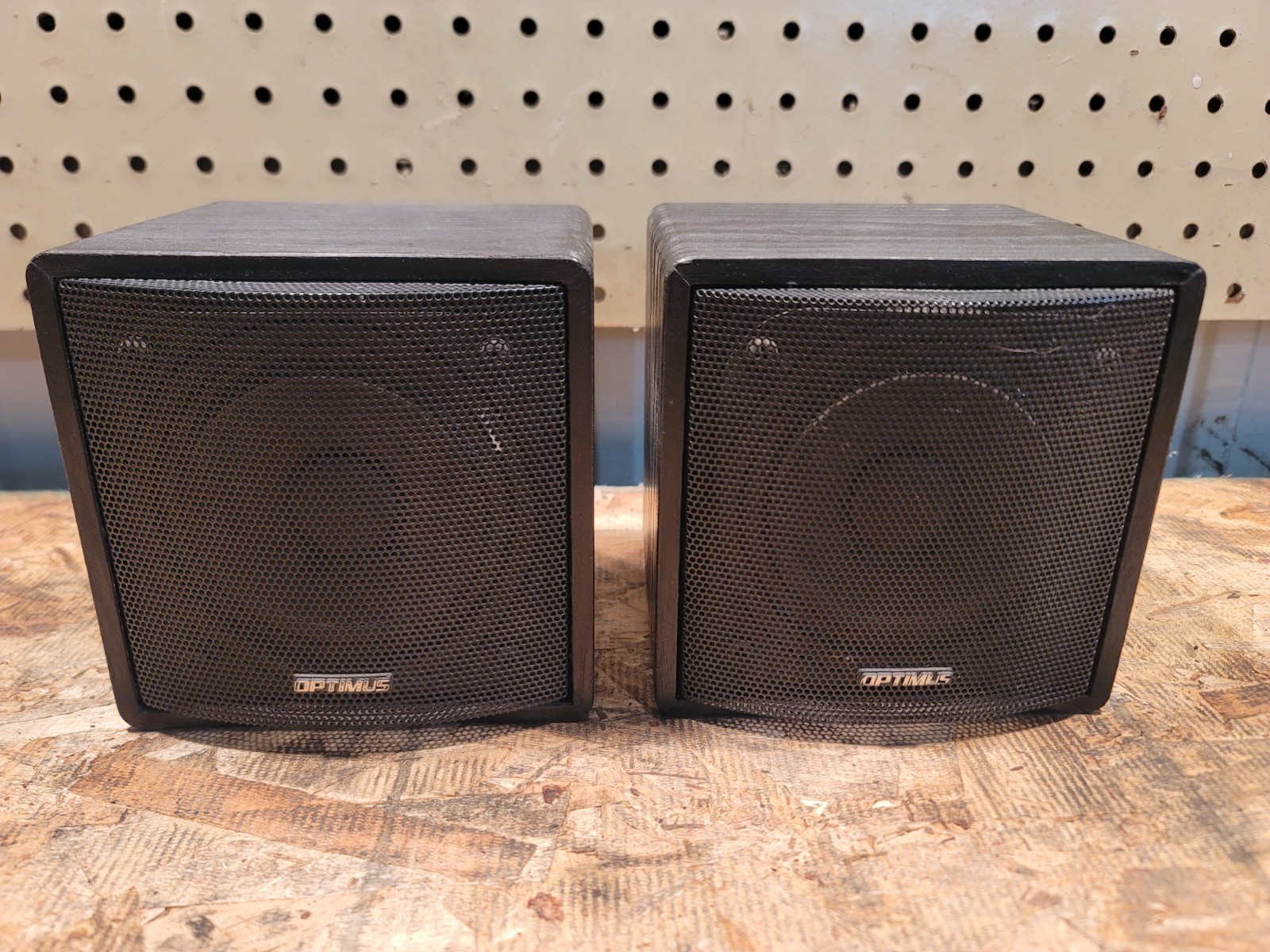 Optimus XTS 40 Speakers Cat. No. 40-1991 – Tested and Working Pair See Photos