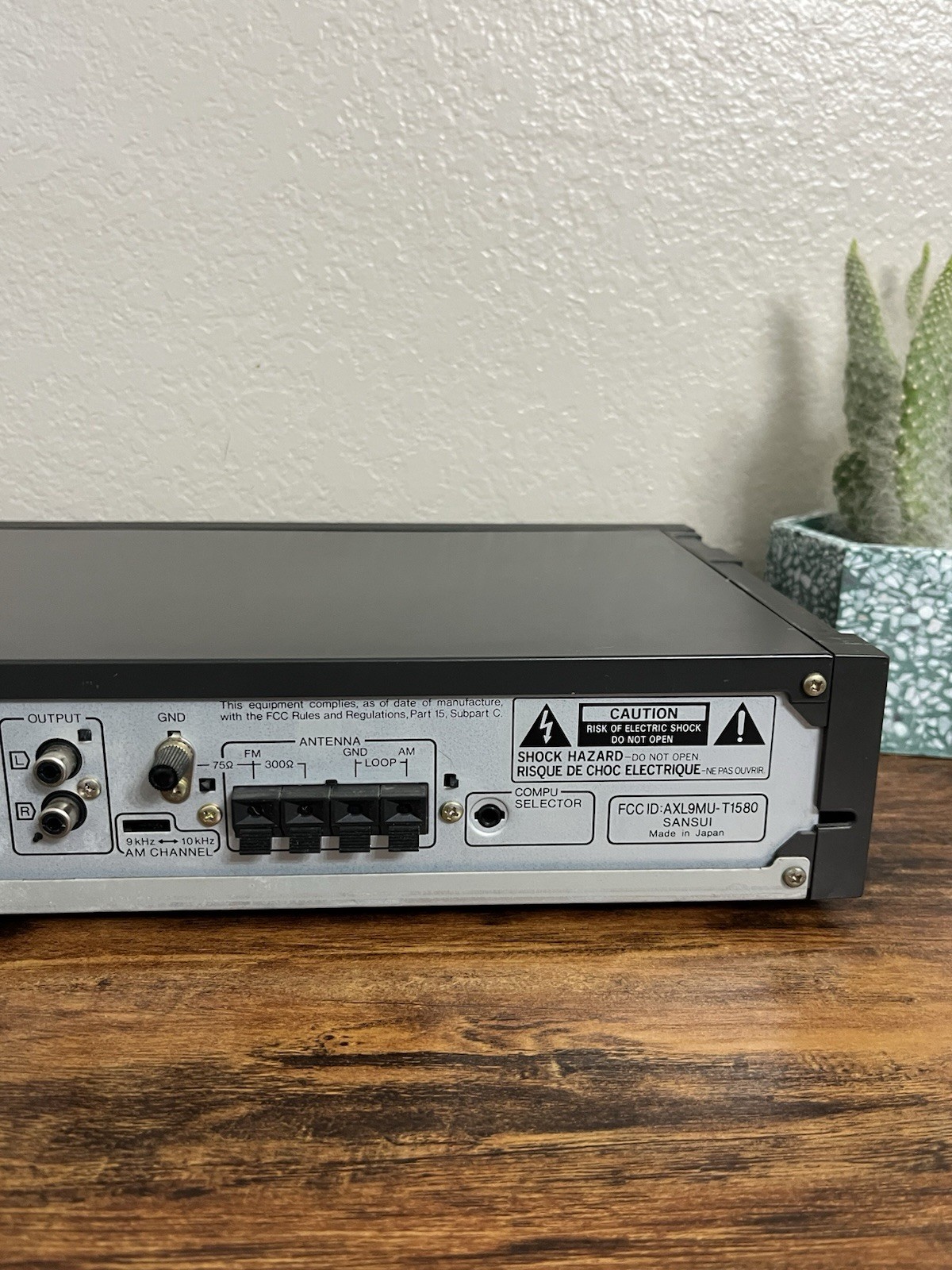 Vintage Sansui T-710 Quartz PLL Synthesizer AM/FM Stereo Tuner Tested -JAPAN