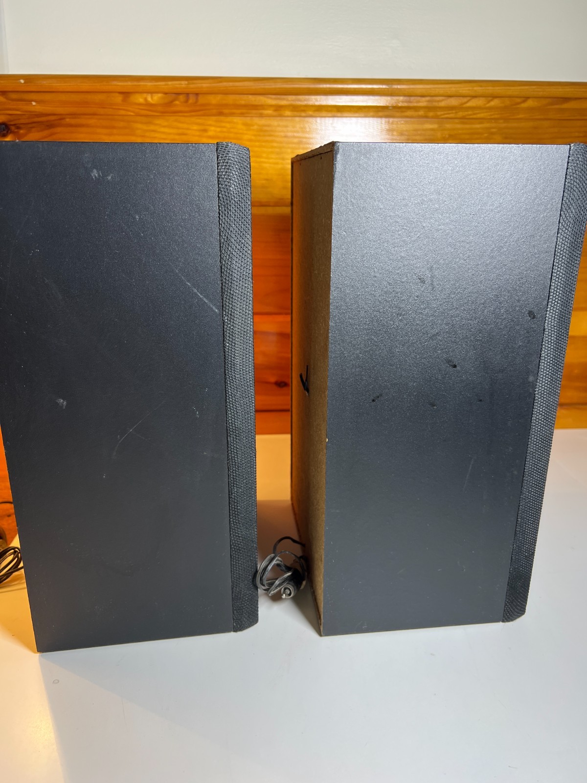 Vintage Bookshelf 1980s 80s Mesh Net Speakers Pair 2 Way RCA Male Plug Plugs