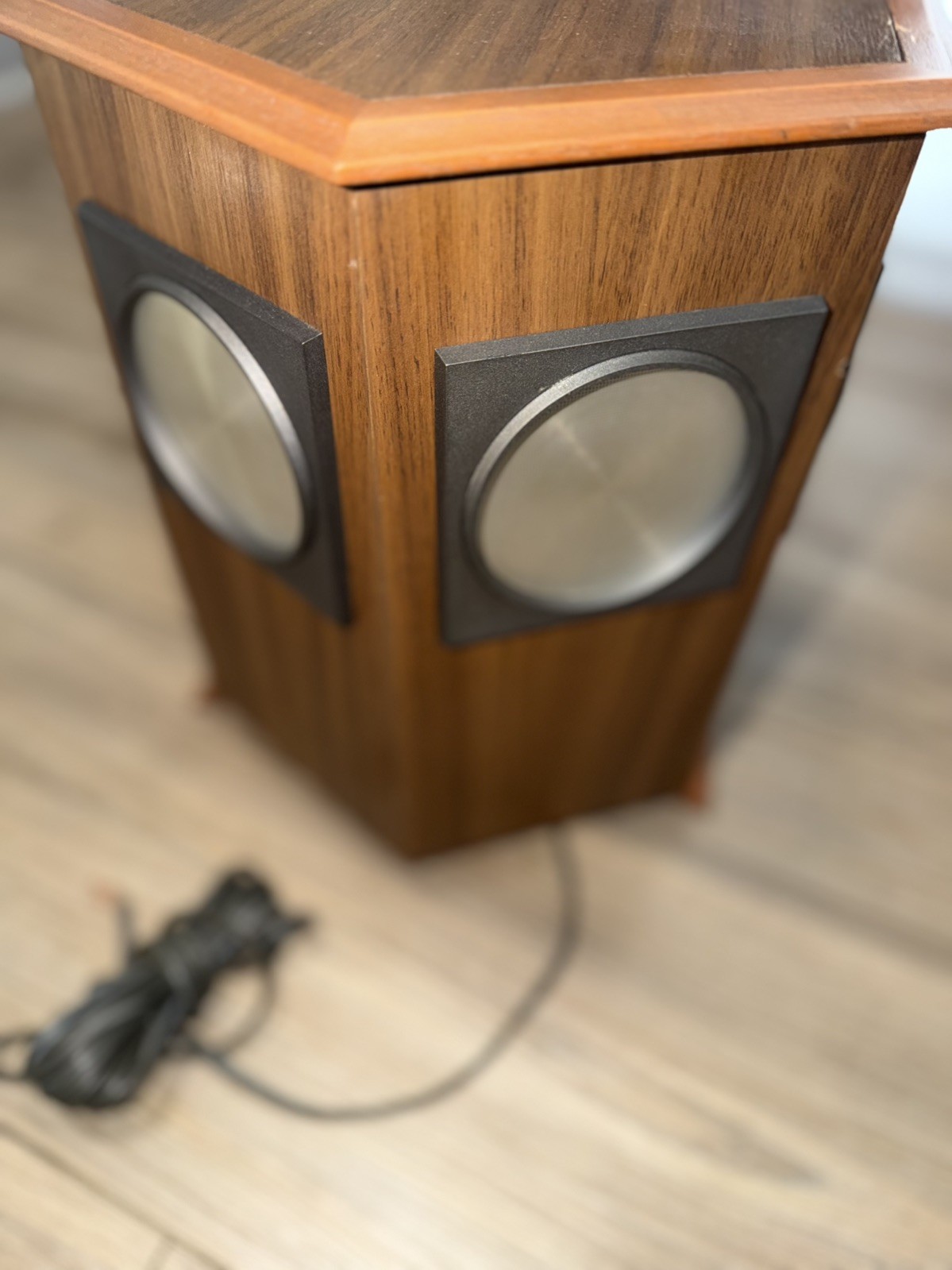 Akai Omnidirectional 6 Speaker System