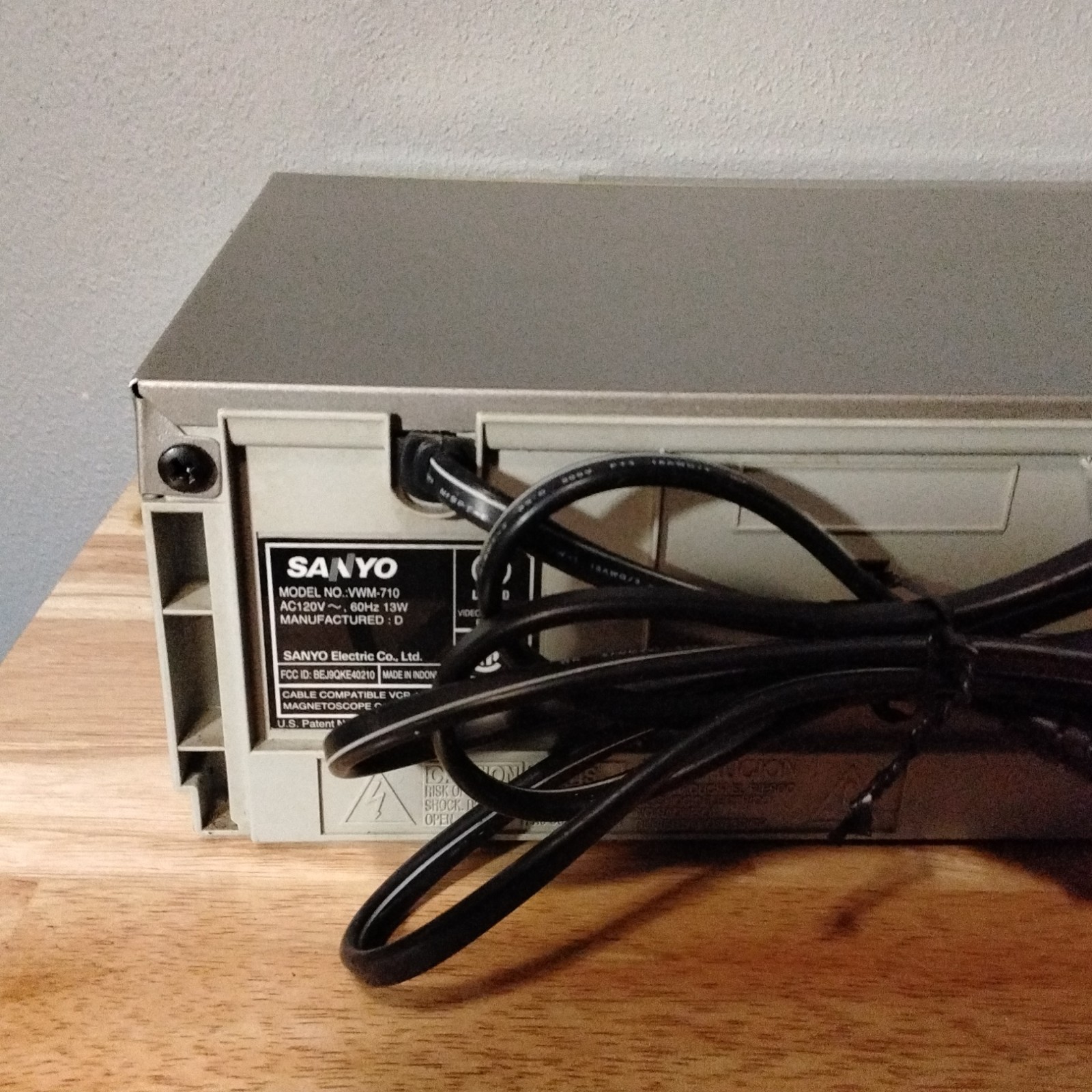 SANYO VWM-710 Hi-Fi VCR VHS Video Cassette Recorder 4-Head VCR