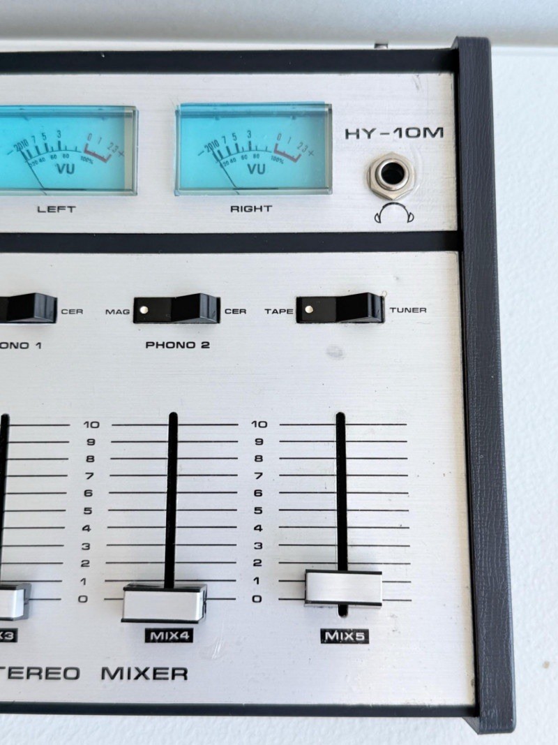Vintage HY-10M 8 Channel Stereo Audio Mixer Dual VU Meters w/Box – Powers On