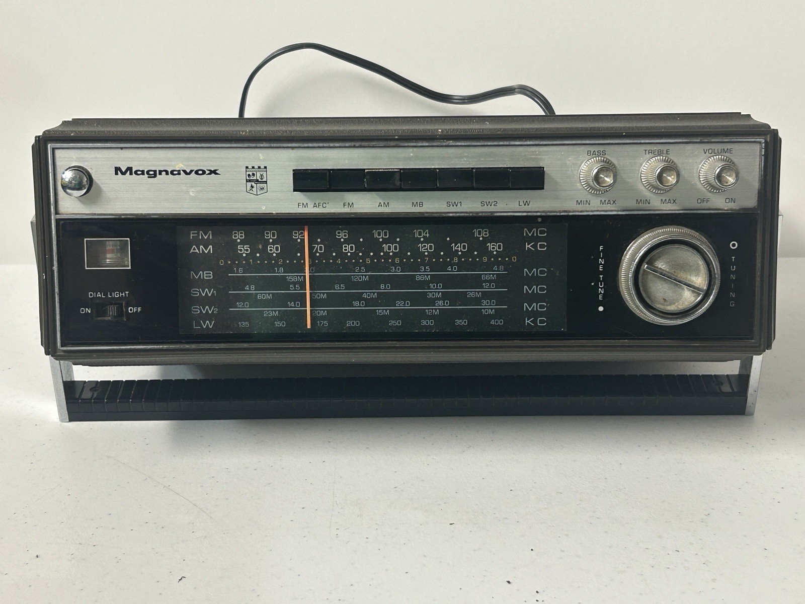 Vintage Magnavox 6 Band Shortwave AM/FM Radio 1R1214 Works Great Free Shipping!