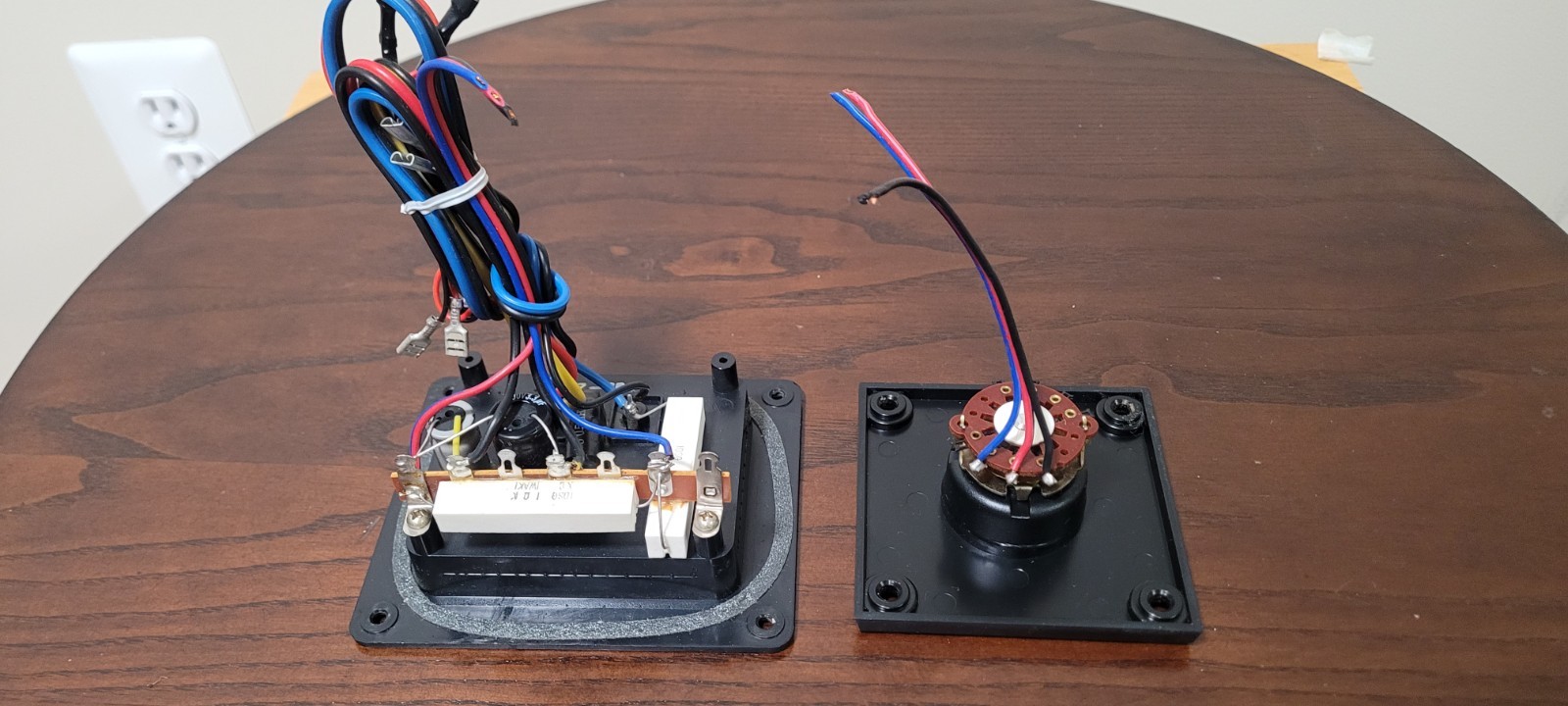 Kenwood KL-777x Crossover with all original wiring and Acoustic Switch. Works.