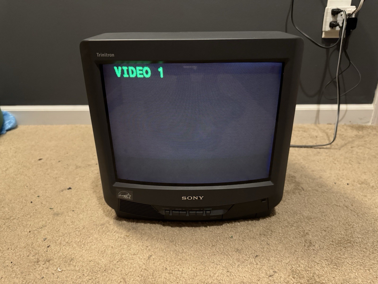 Sony Trinitron 13″ model KV-13M42 2002 Retro gaming TV With Remote Working