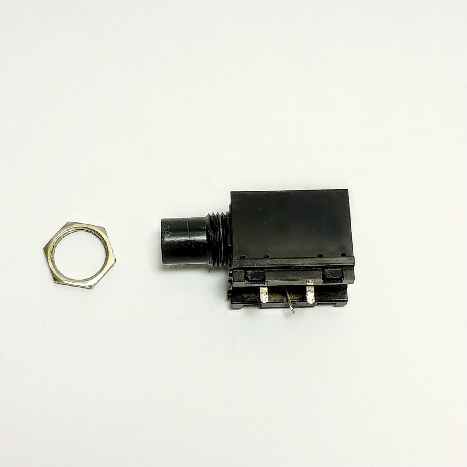 Marantz PM 750DC Integrated Amplifier Parts 1 One Headphone EQ Out Jack Tested