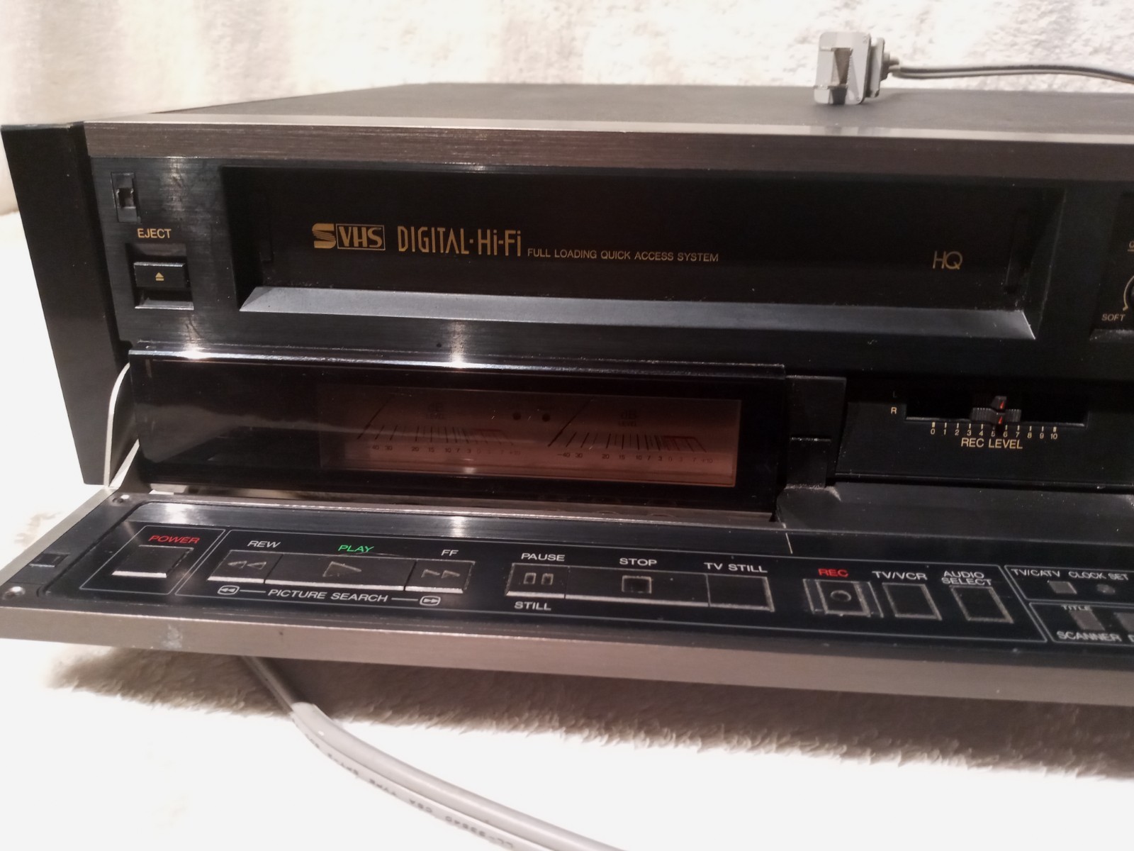 *RARE S-VHS VCR (SUPER VHS)* 1989/1990 Toshiba SV-F990 *Partially works*