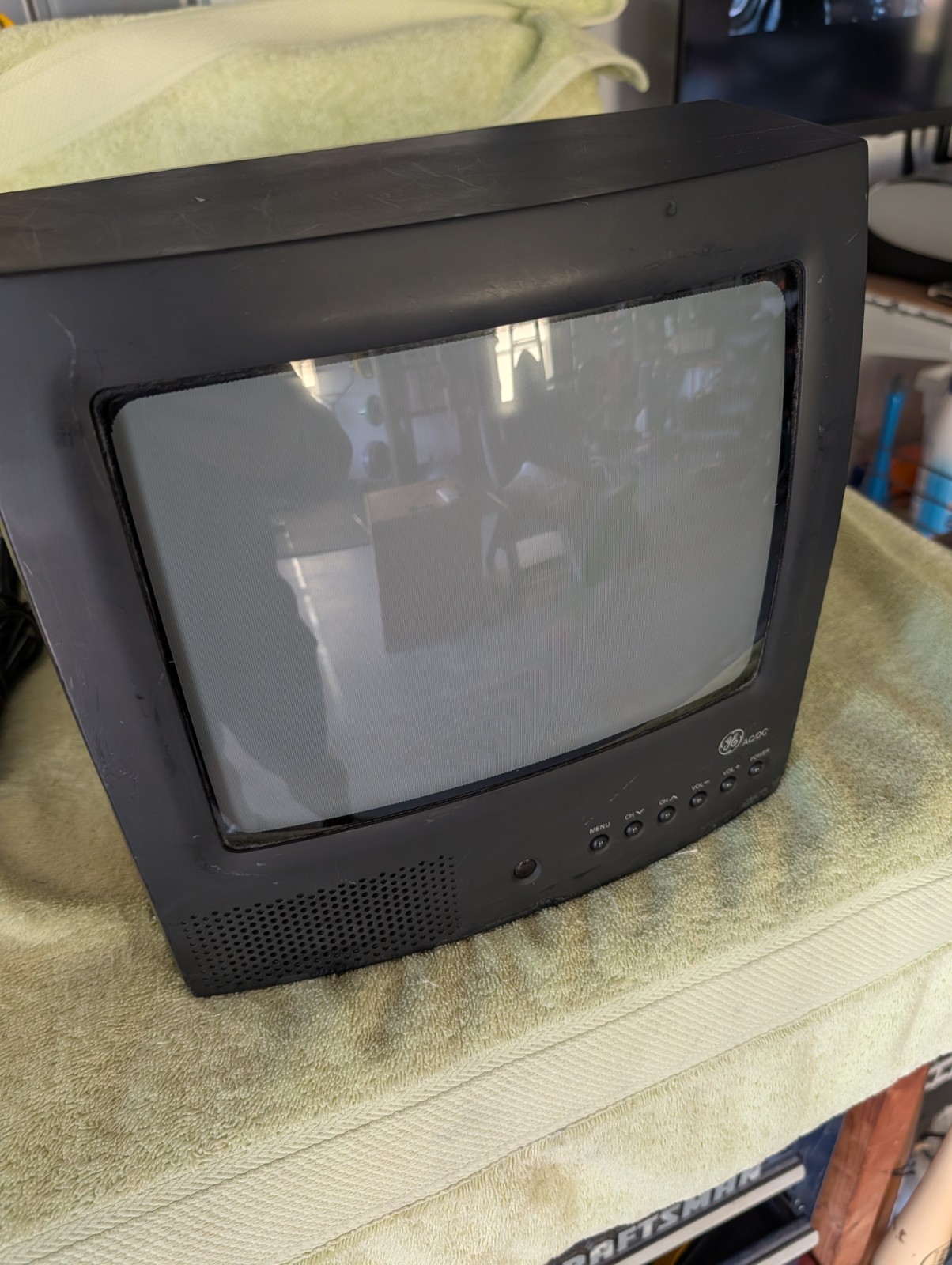 GE Spacemaker 09GP109 9” CRT TV Retro Gaming RF Vintage 1997 Works AC/DC