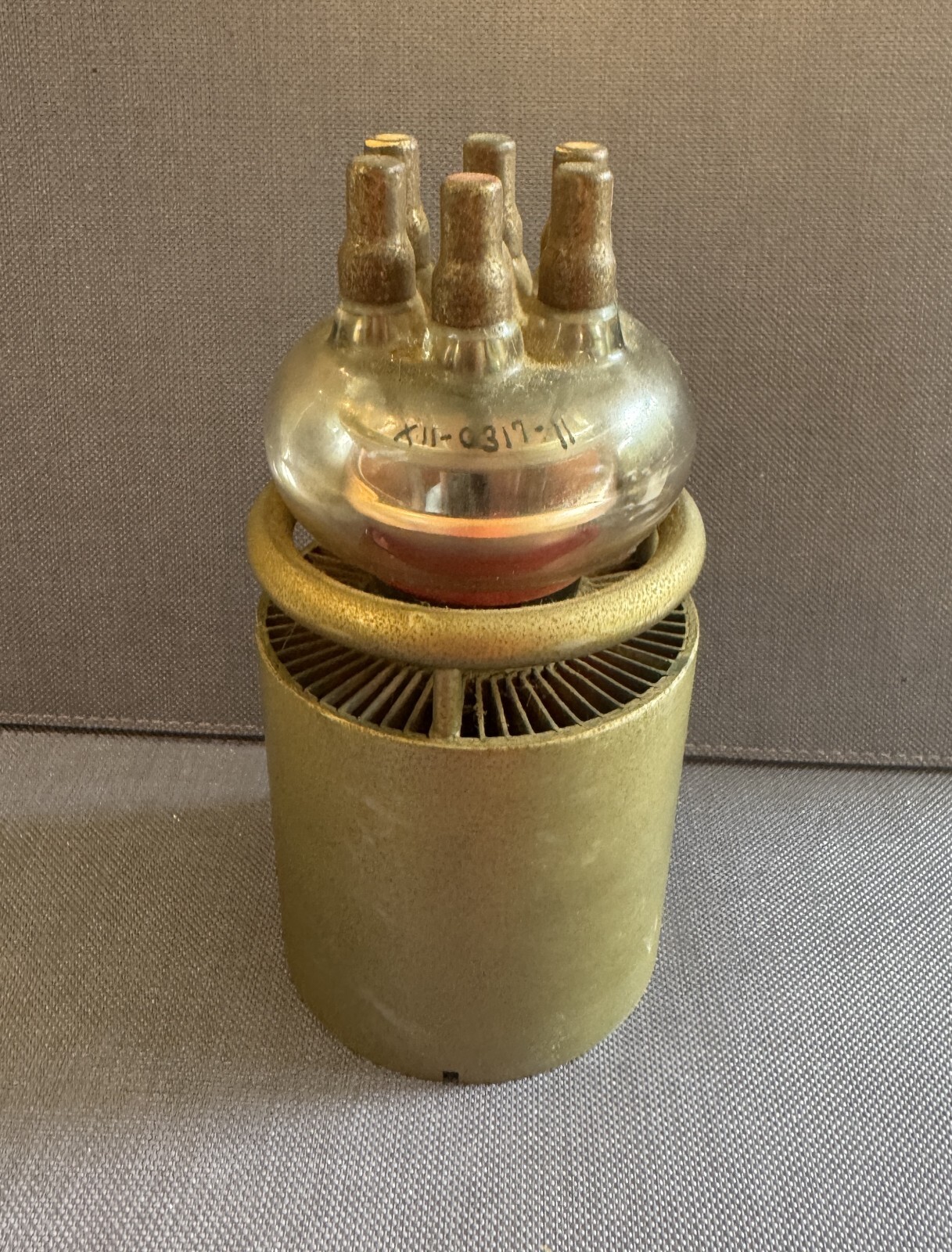 Vintage Power Amplifier Triode Tube X11-0317-11 7″ High 3.5″ Diameter UNTESTED