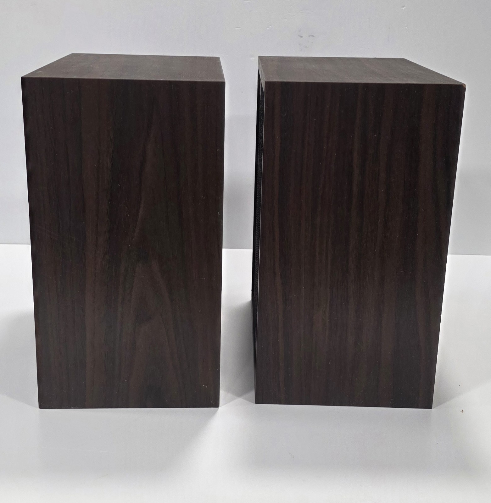 Vintage Radio Shack SOLO-5 Full Range Speakers in Walnut Look Cabinet – 8 Ohm