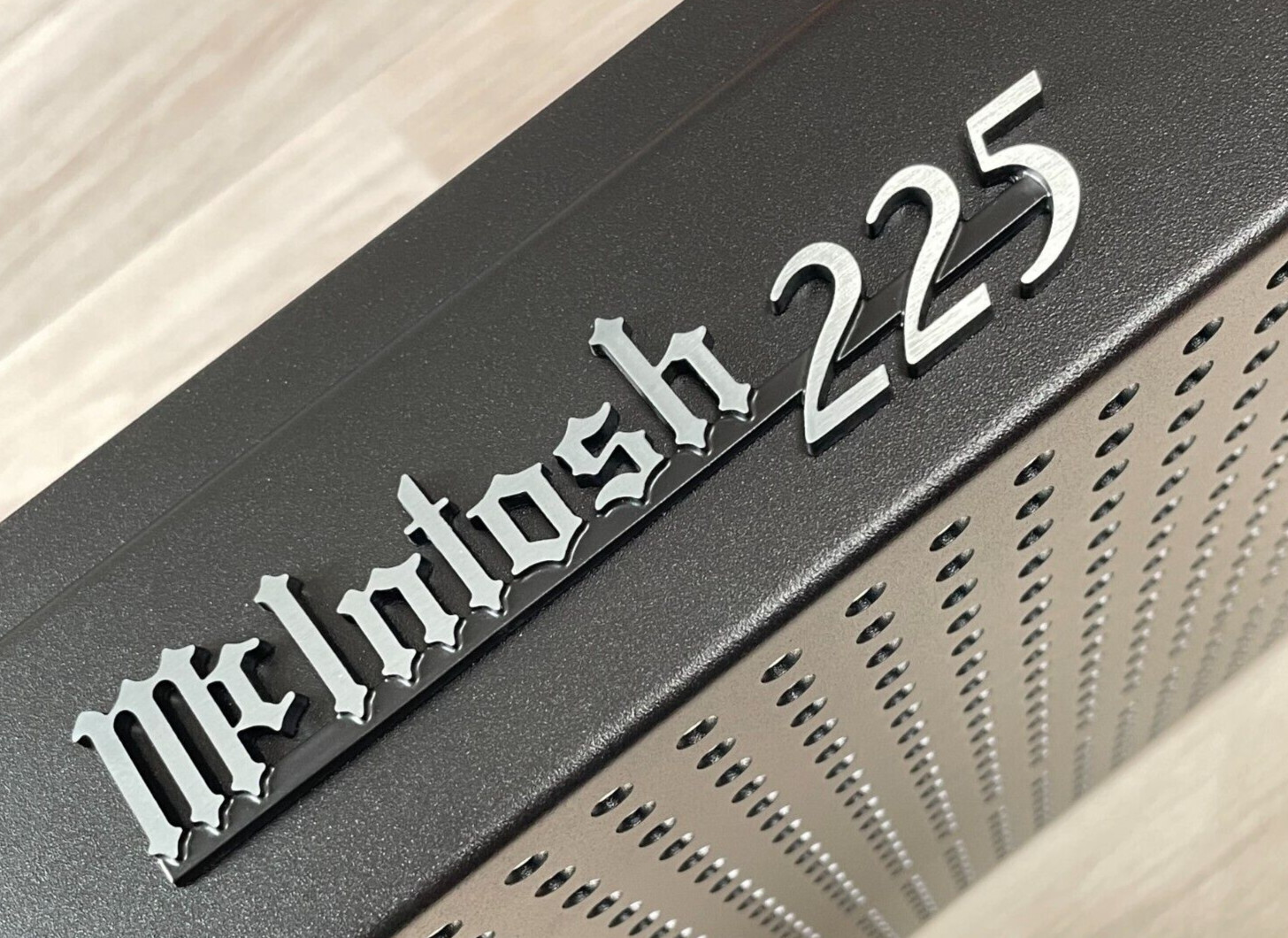 McINTOSH MC225 AMPLIFIER LOGO EMBLEM BADGE BLACK+BRUSHED – for DIY