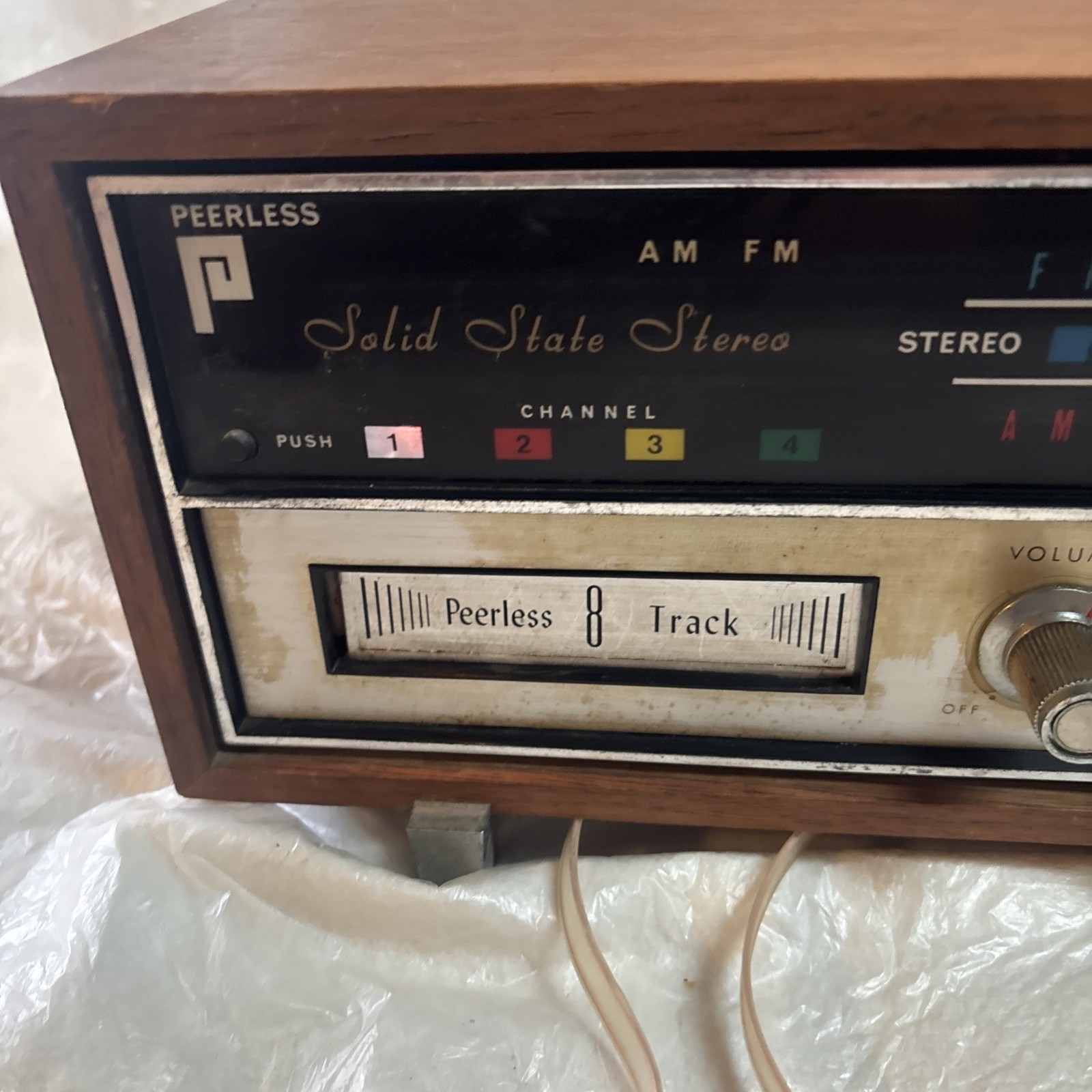 Vintage Peerless Solid State Stereo 8 track Model HSP-25 Am/Fm (Powers On)