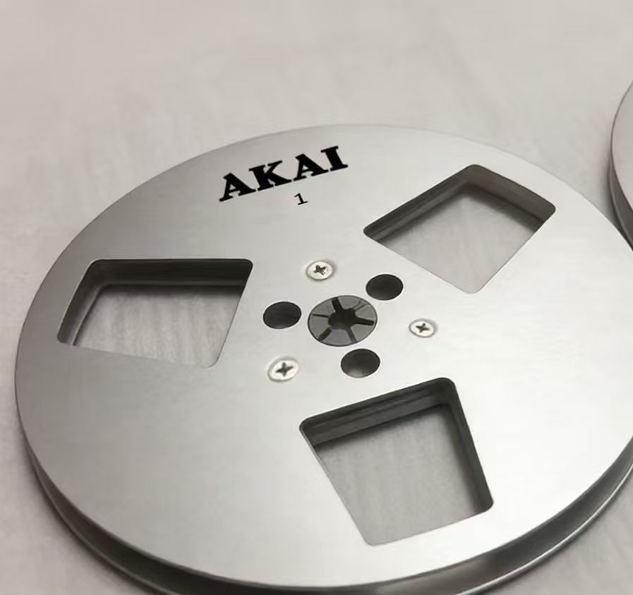 One silvery TAPE REEL Akai 7″ inch Light Metal Aluminum Take Up Reel