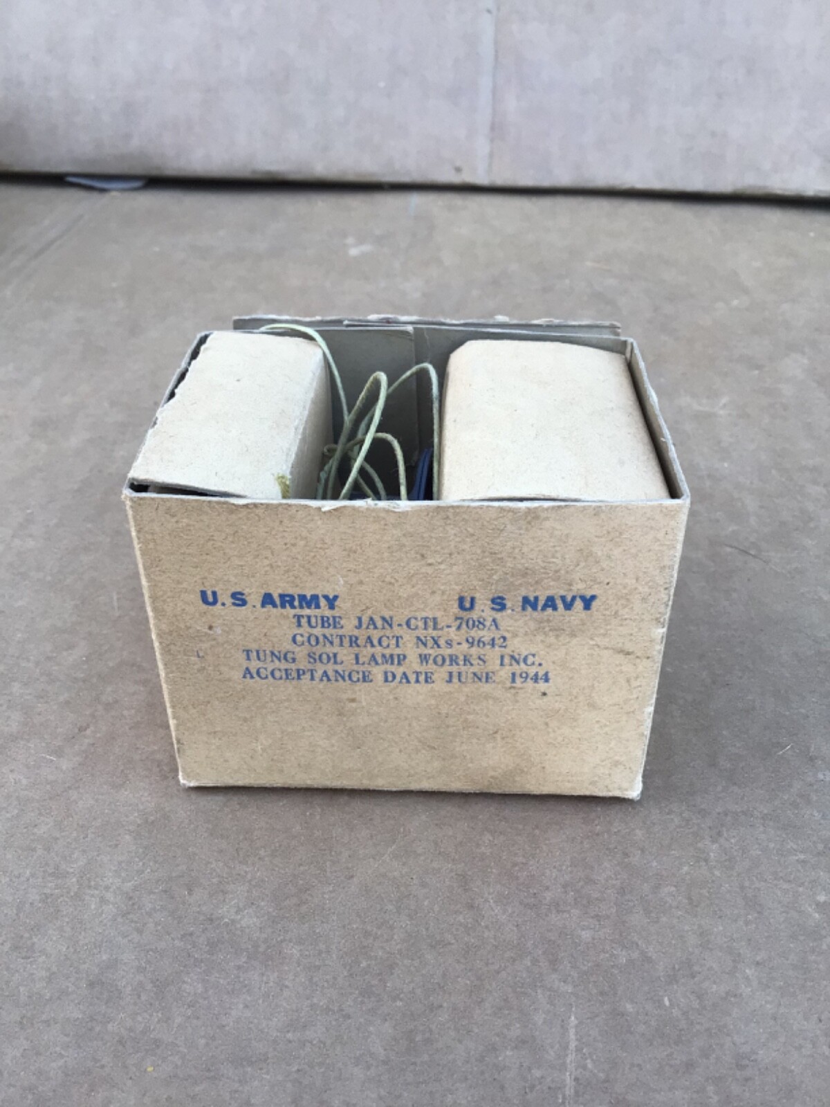 U.S. NAVY Jan-CTL 708A VACUUM TUBE new old stock nos vintage