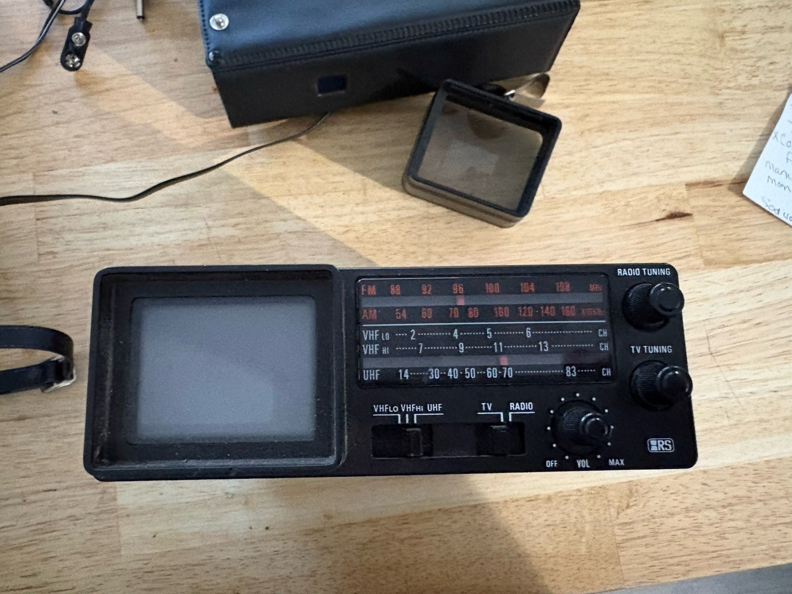 VINTAGE REALISTIC PORTAVISION 16-103A TV RADIO VHF UHF AM FM COMPACT PORTABLE