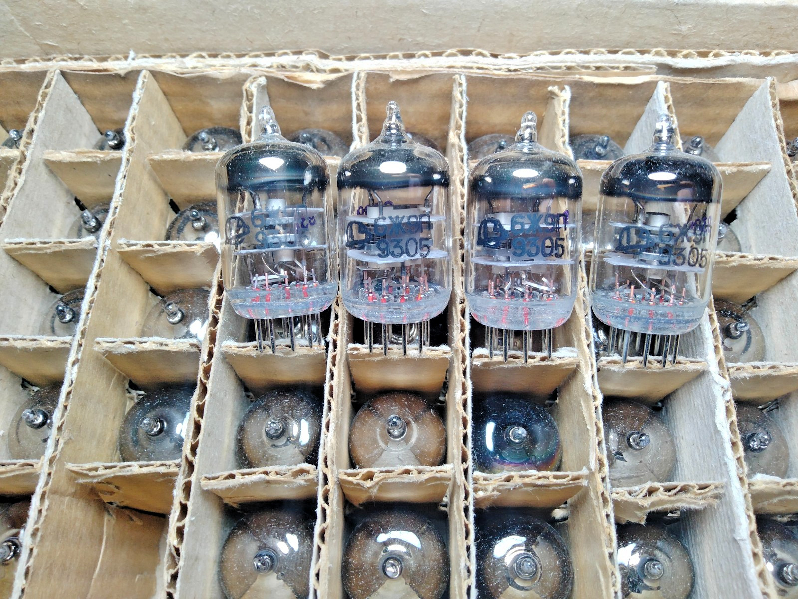 100 pcs NEW 6J9P~ /E180F/6688/E186F HF pentode, Same Date 05.1993