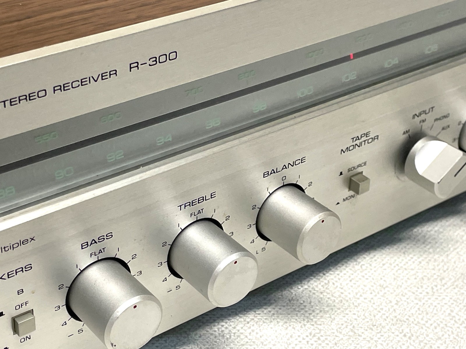 Vintage Yamaha R-300 Stereo Amplifier / Receiver with Phono Input -1980- Japan