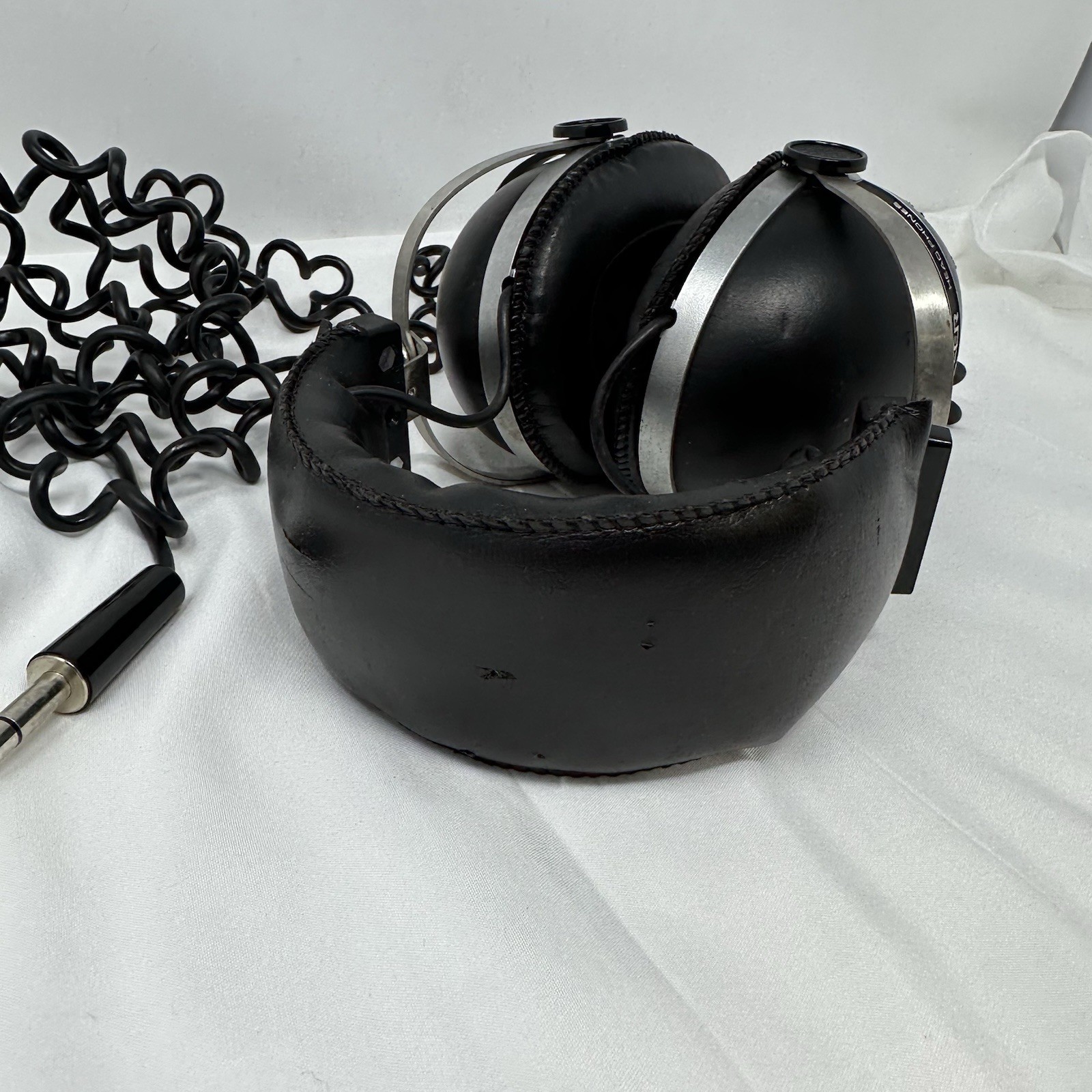Vintage Pioneer SE-305 Stereo Headphone a 1970’s Wired