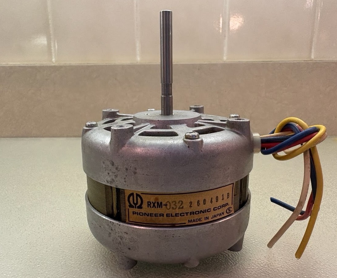 * OEM PART * PIONEER RT-707 701 REEL TO REEL RECORDER RIGHT SIDE MOTOR RXM-032