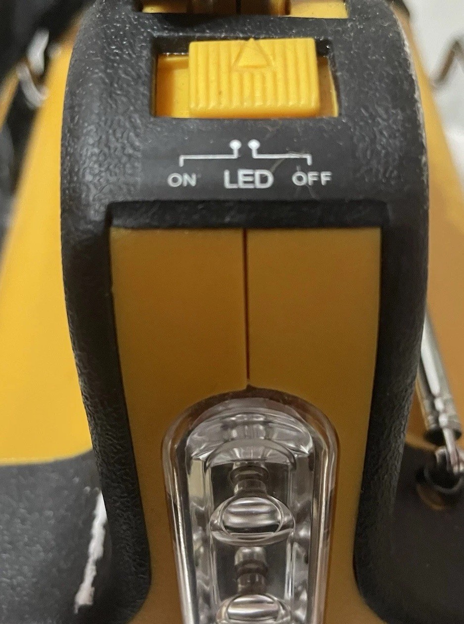 Vector Manufacturing Ltd, TV, FM Radio DC 12 V Battery Size C With Power Cord
