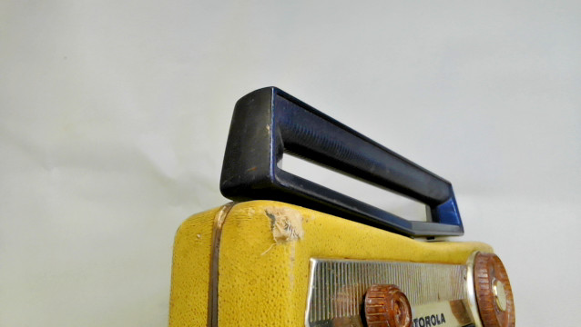 Motorola Yellow Portable Radio With Rotating Handle Antenna Model 5p32Y